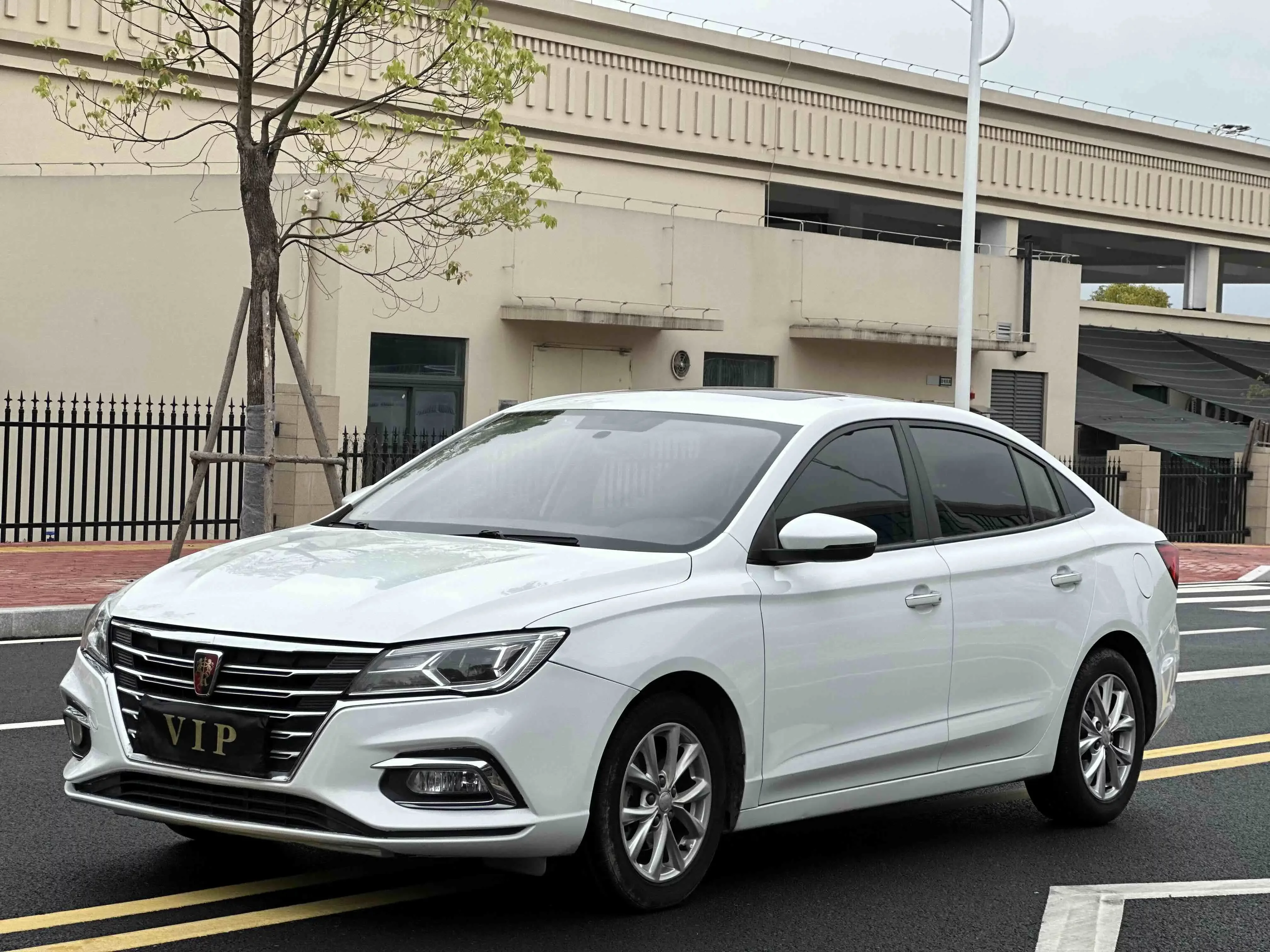 Roewe i5