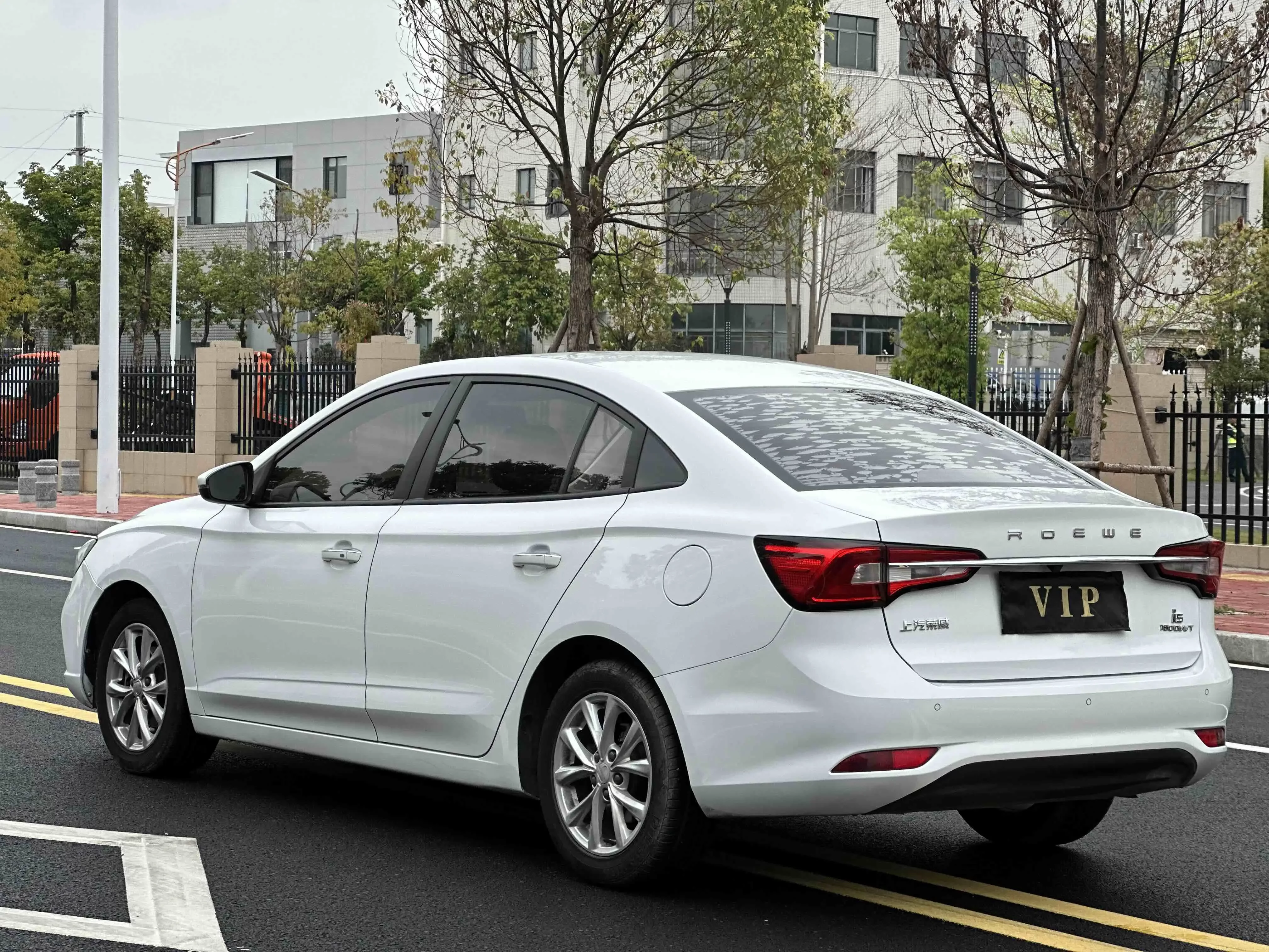 Roewe i5