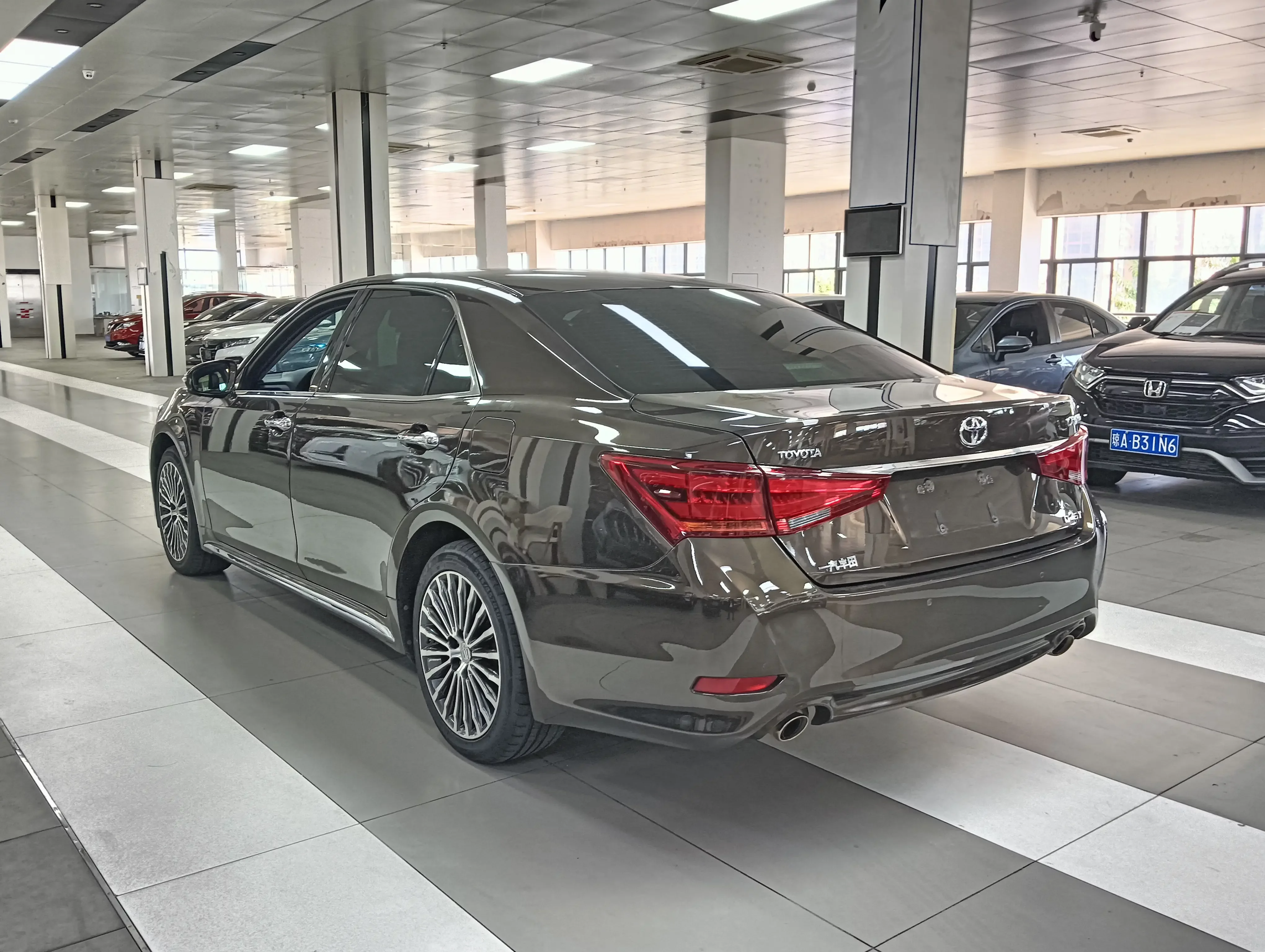 Toyota crown