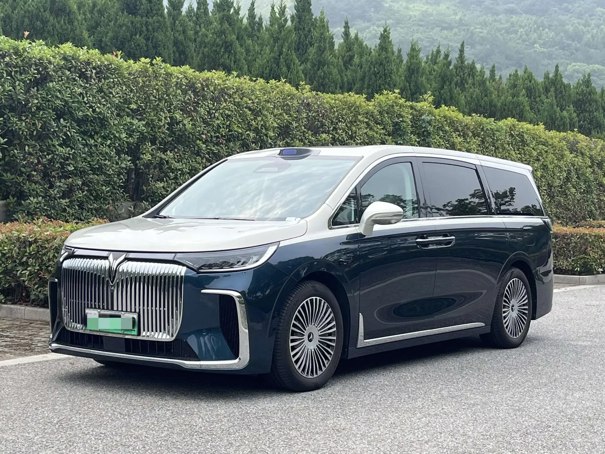 Voyah Lantu Dreamer PHEV  из Китая