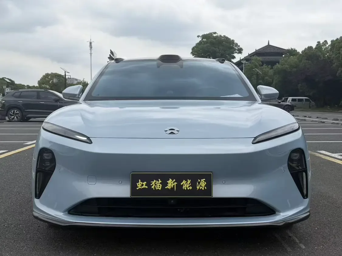 NIO ET5