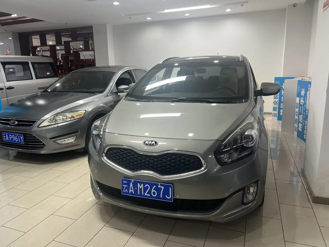 Kia Carens  из Китая