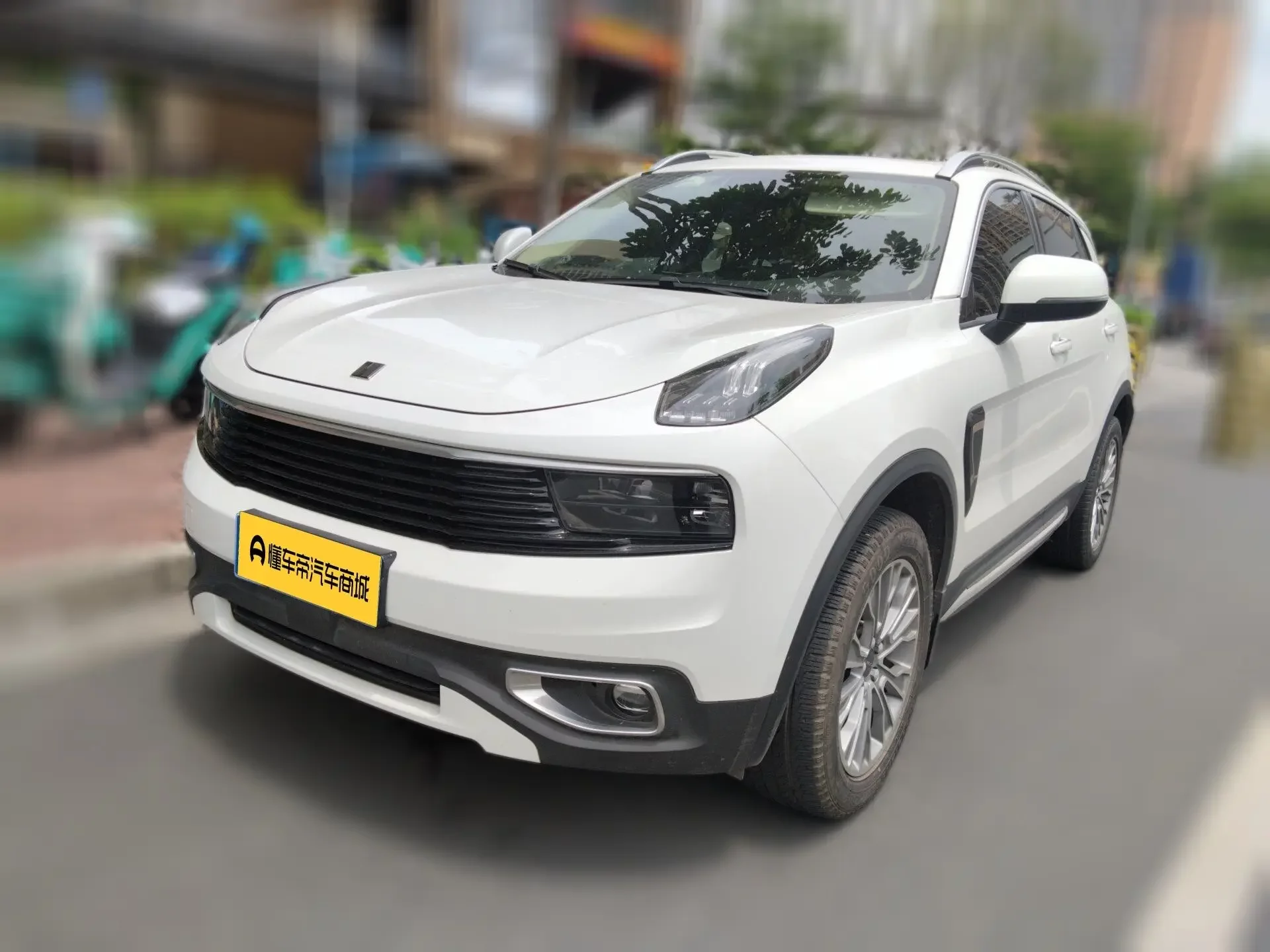 Lynk & Co 01