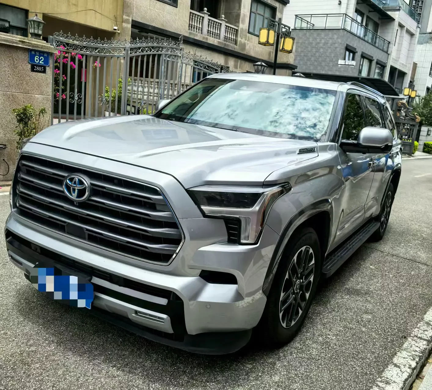 Toyota Sequoia  из Китая