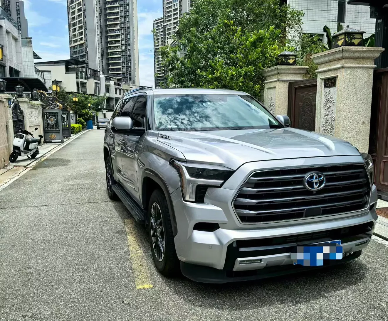 Toyota Sequoia  из Китая
