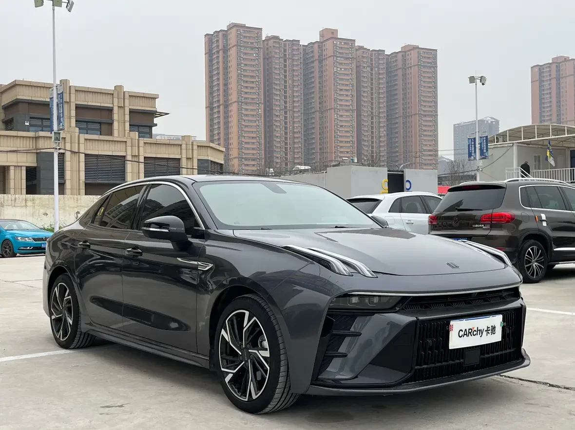 Lynk & Co 03