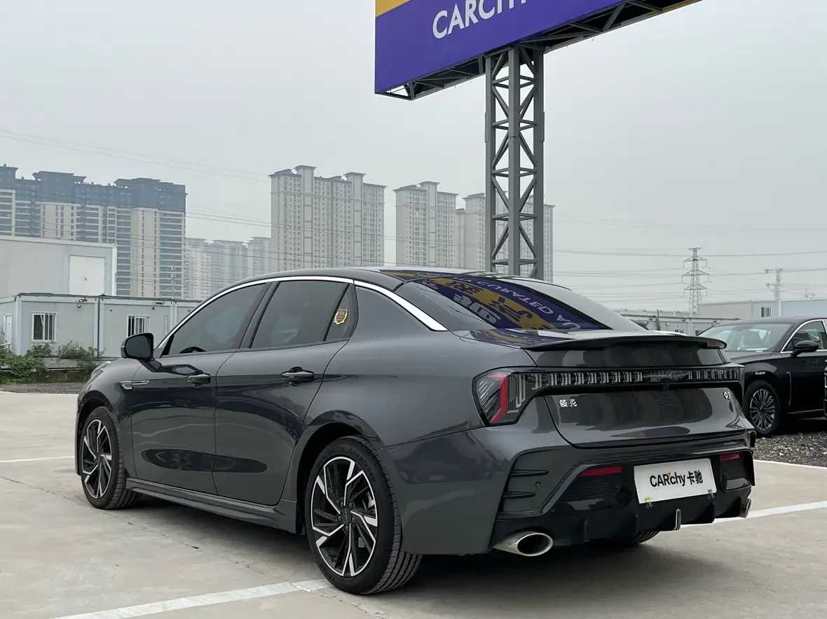 Lynk & Co 03