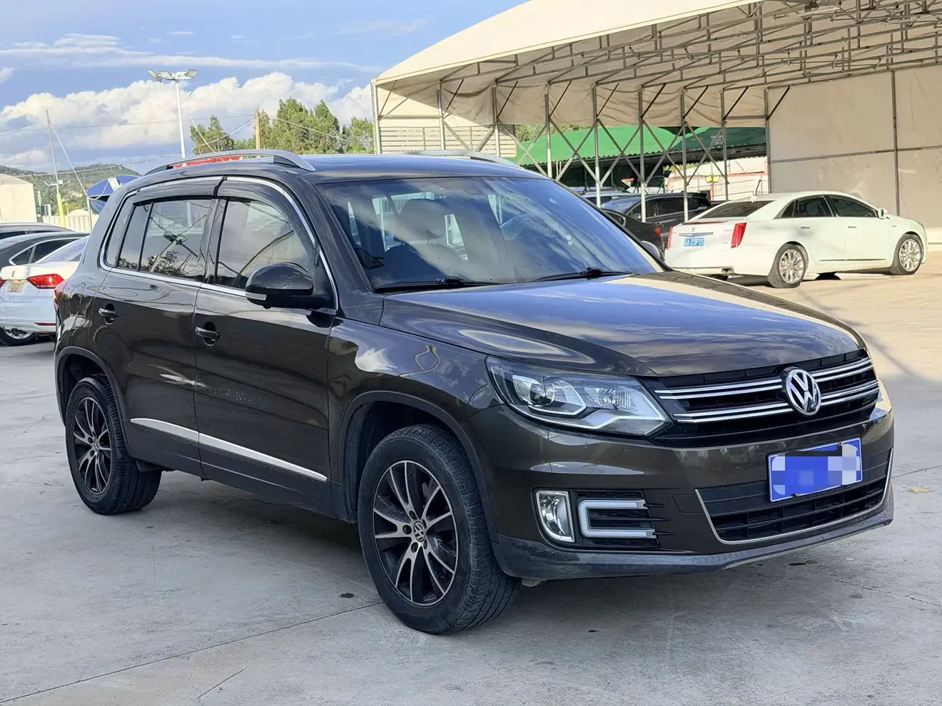 Volkswagen Tiguan (Tharu)