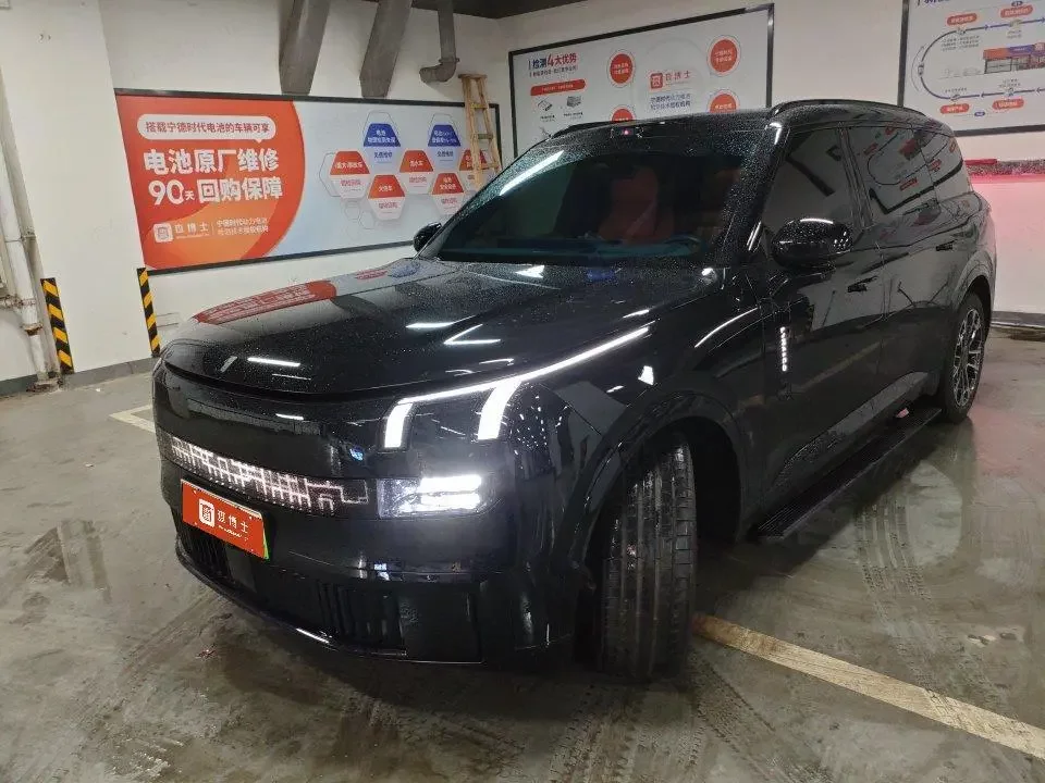 Lynk & Co 900