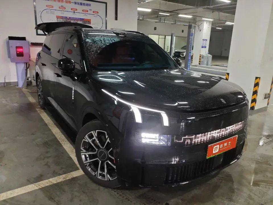 Lynk & Co 900