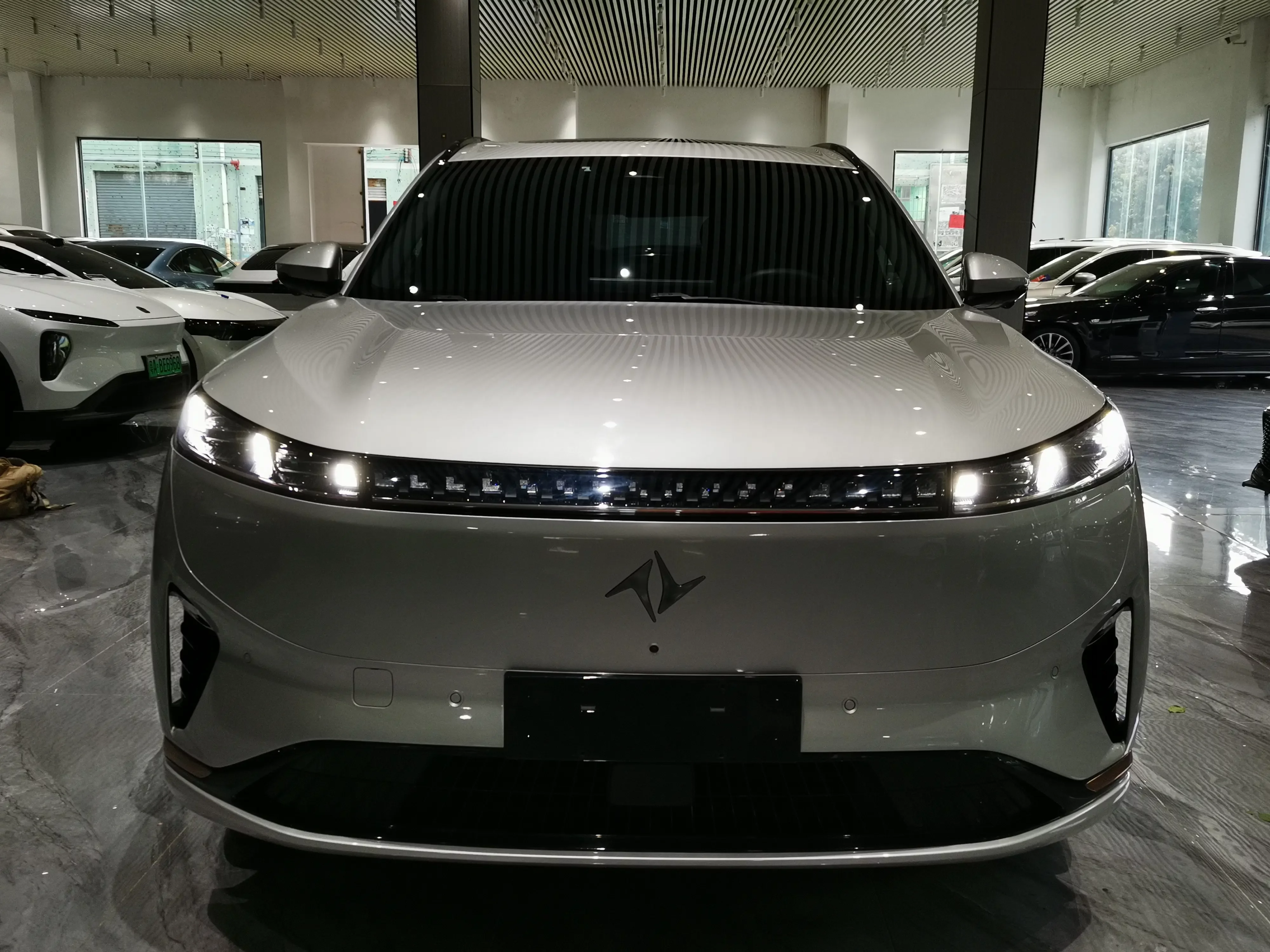 Dongfeng Yipai 008  из Китая