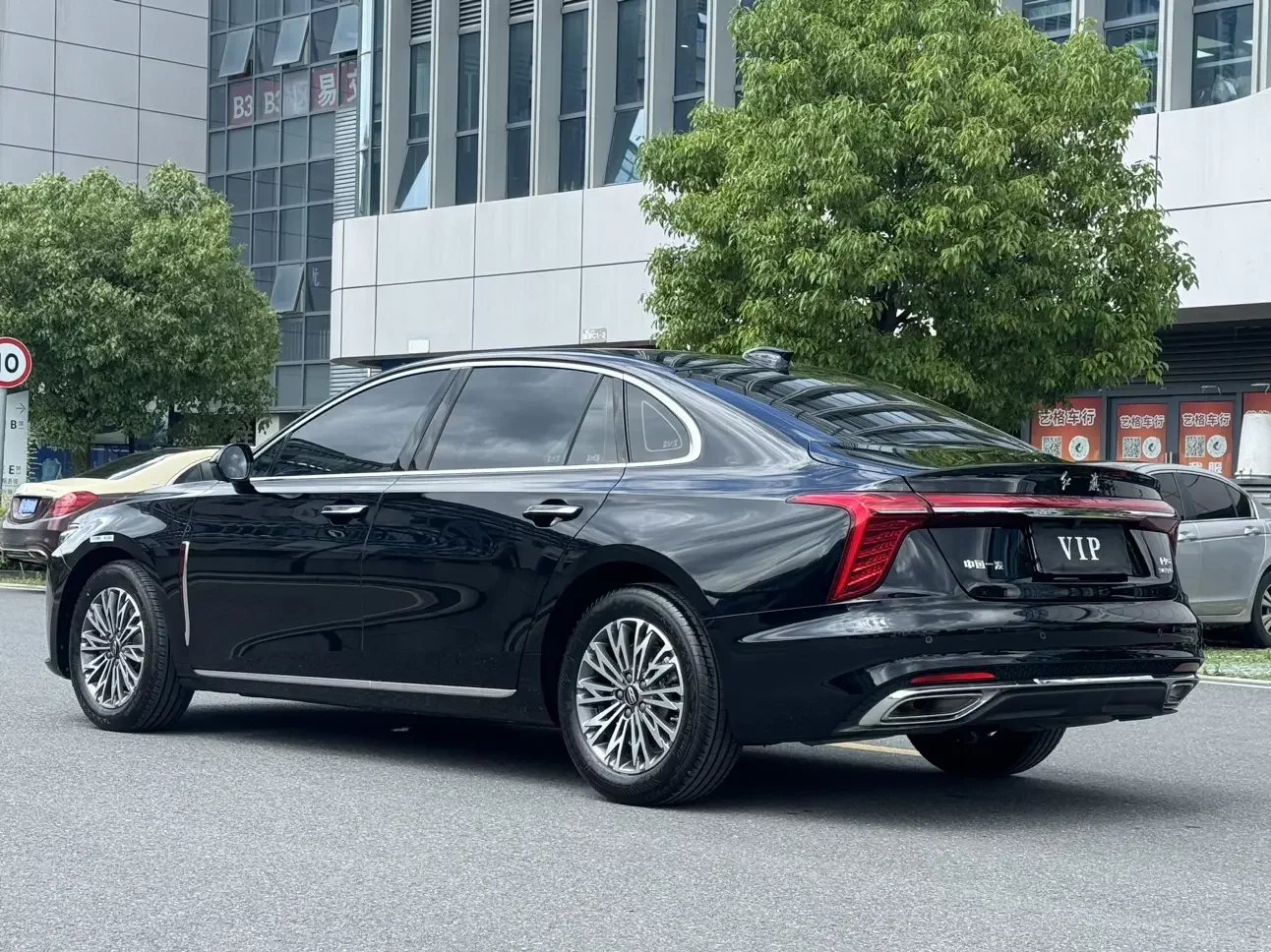 Hongqi H5  из Китая