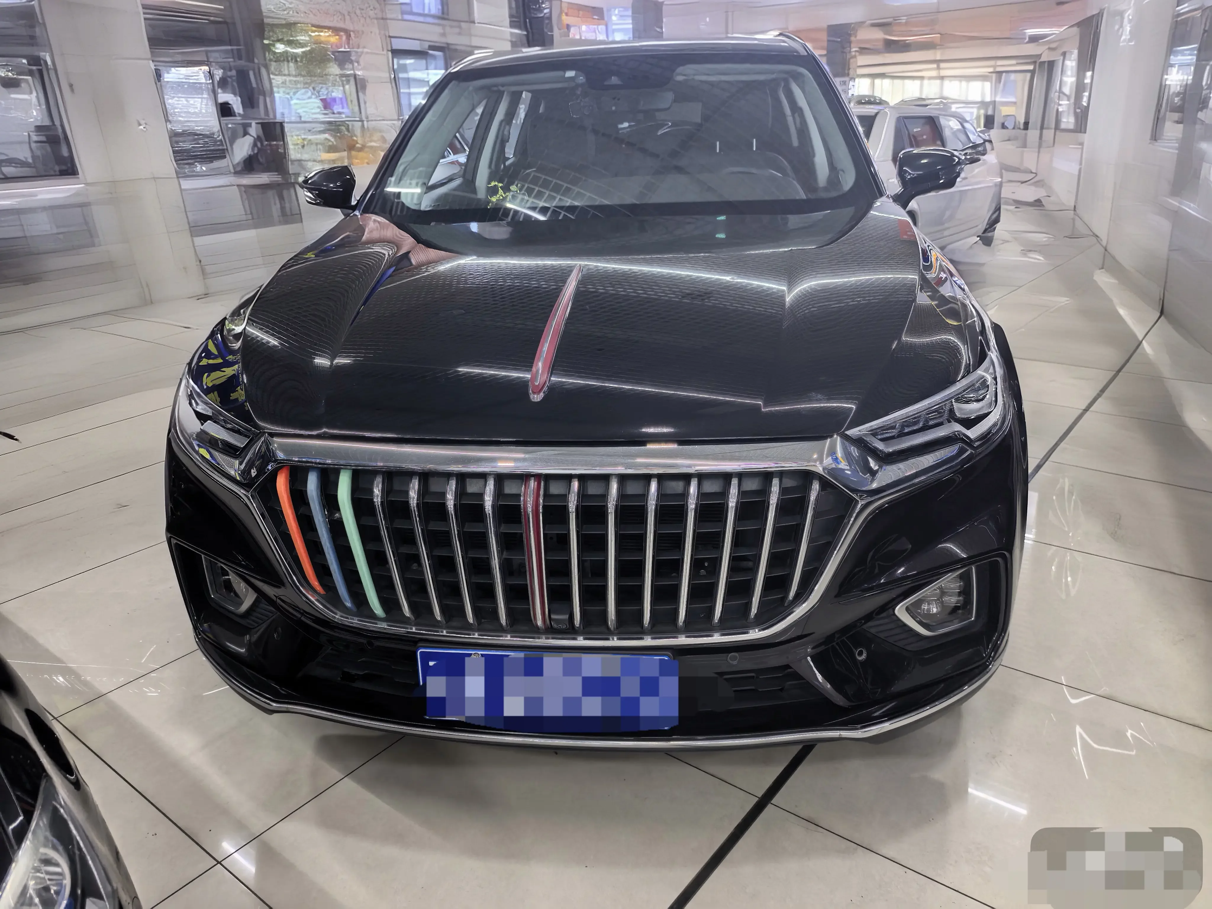Hongqi HS5  из Китая