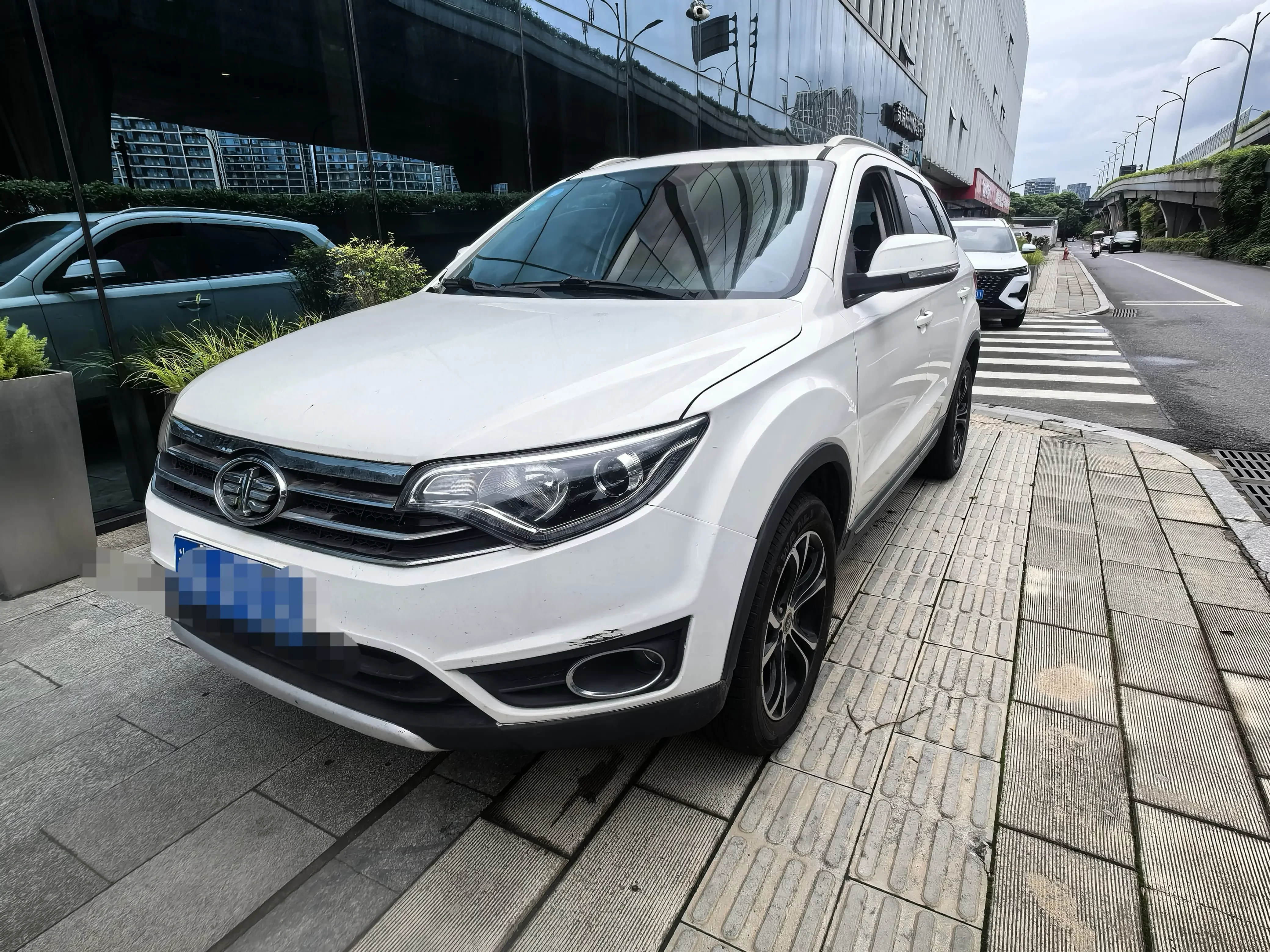 FAW Senya R7
