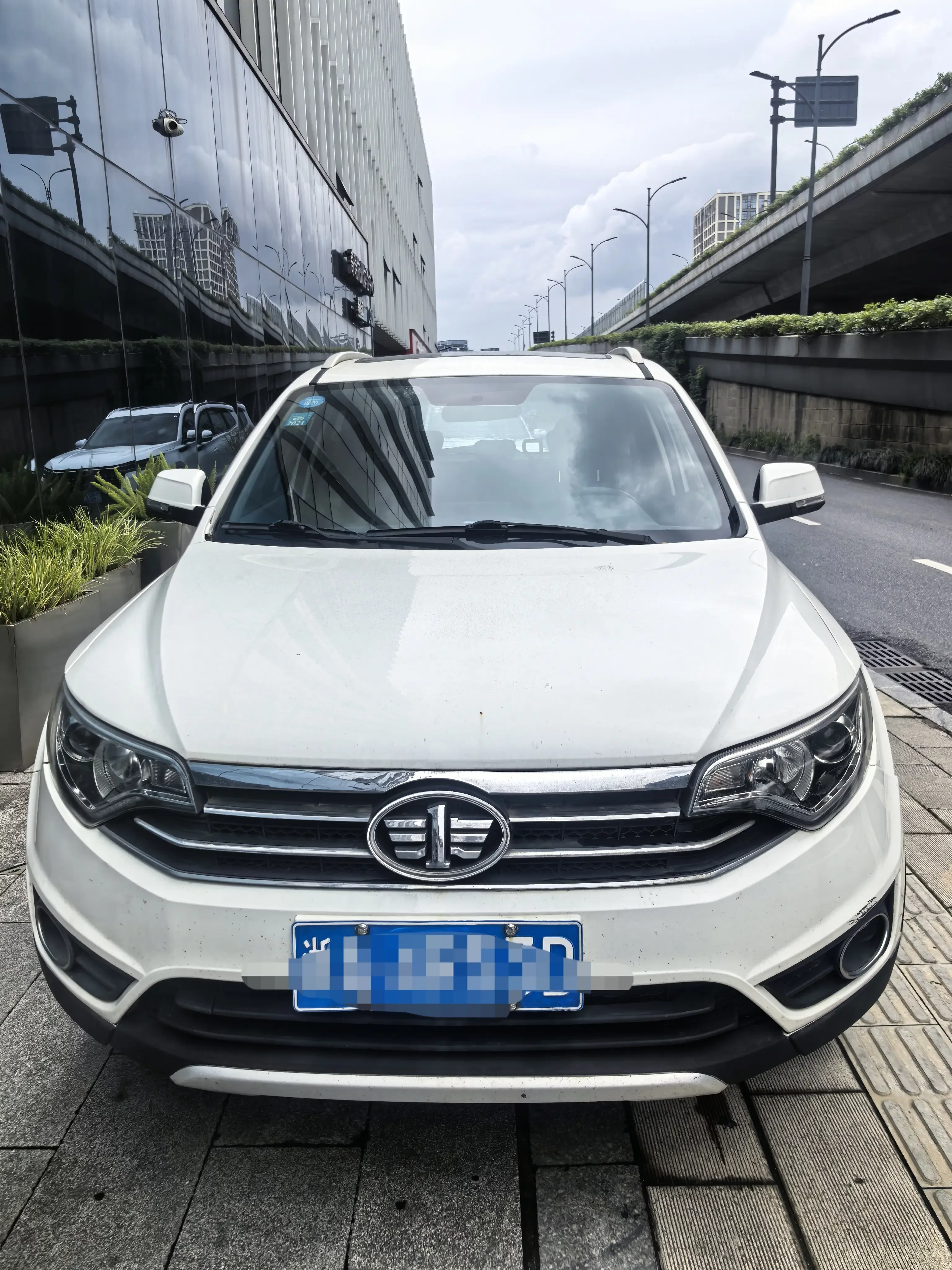 FAW Senya R7