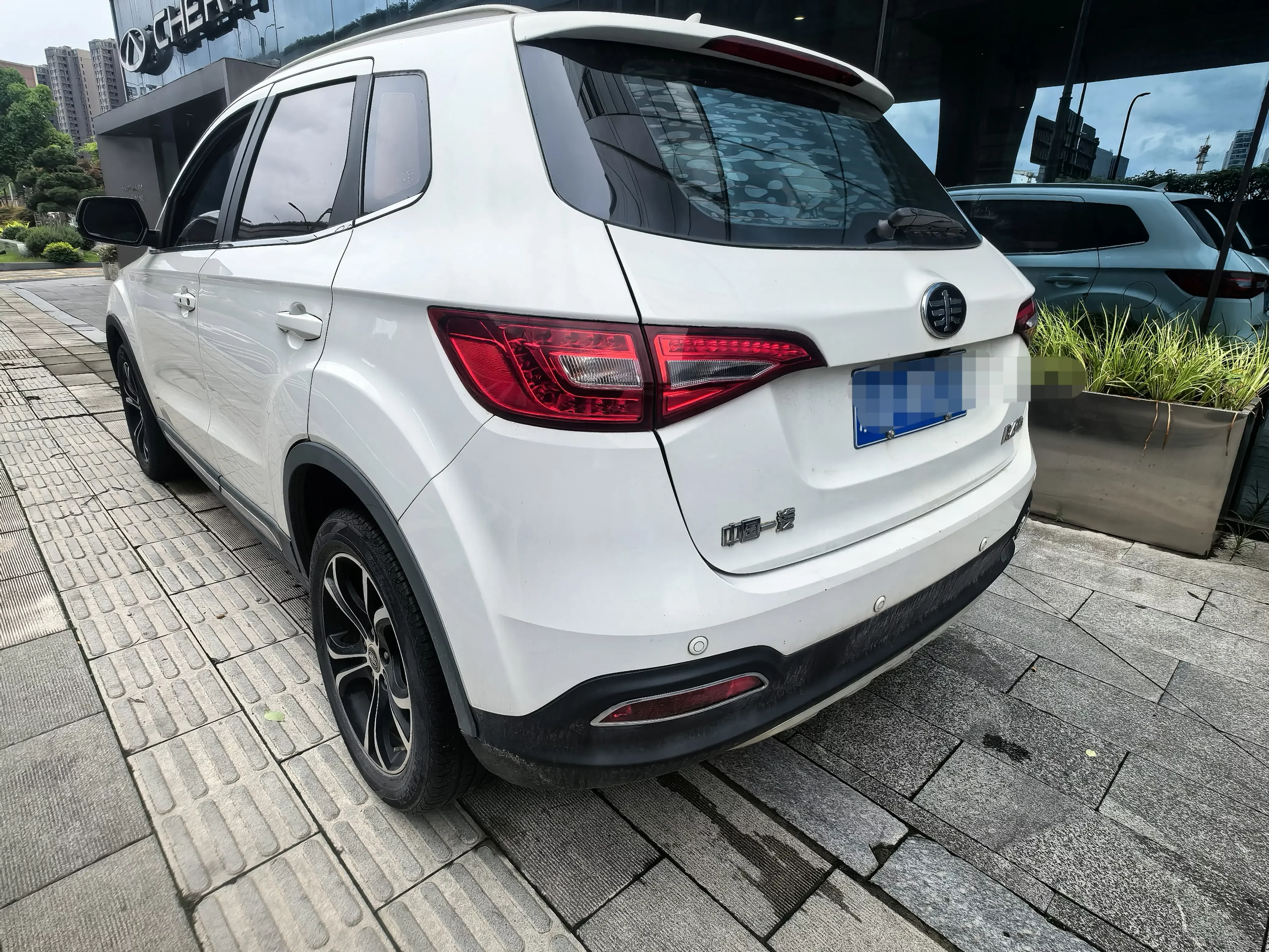 FAW Senya R7