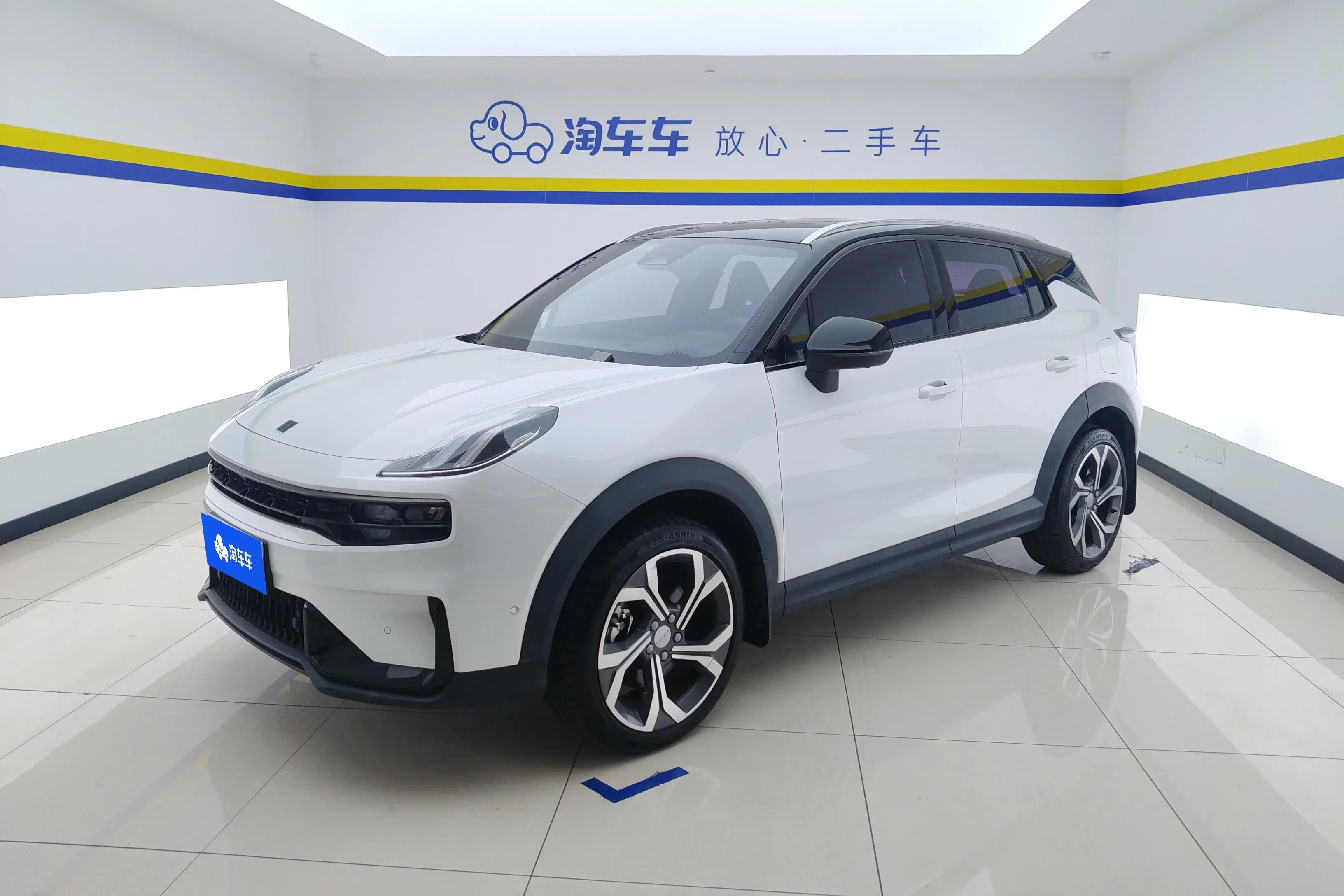 Lynk & Co 06