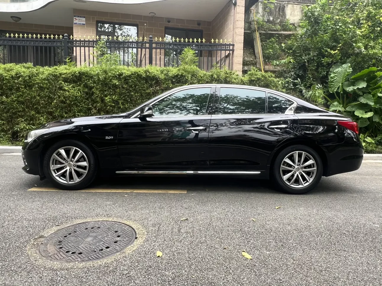 Infiniti Q50L