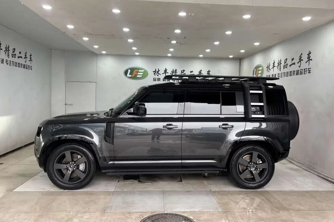 Land Rover guard