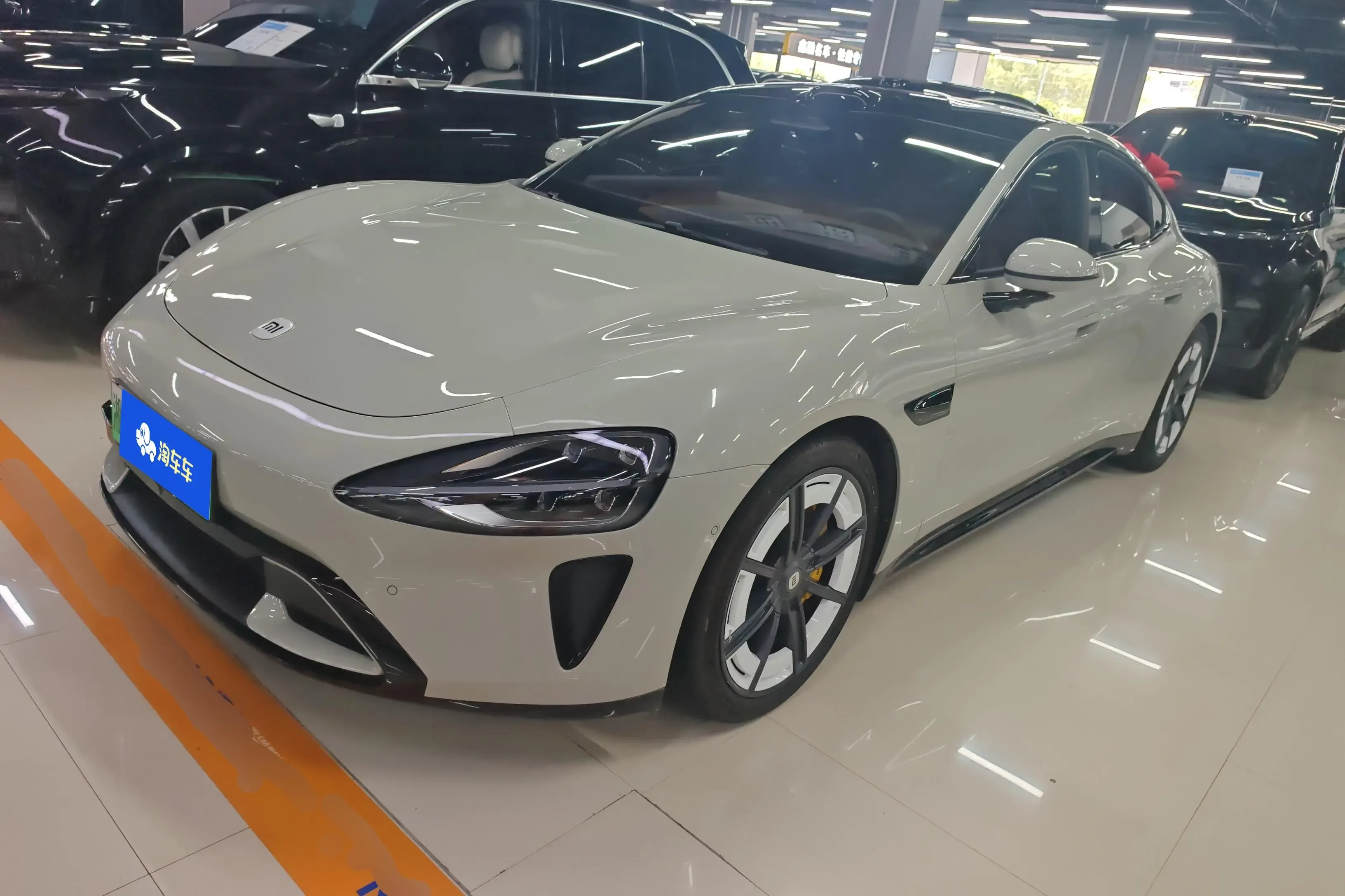 Xiaomi car Xiaomi SU7  из Китая