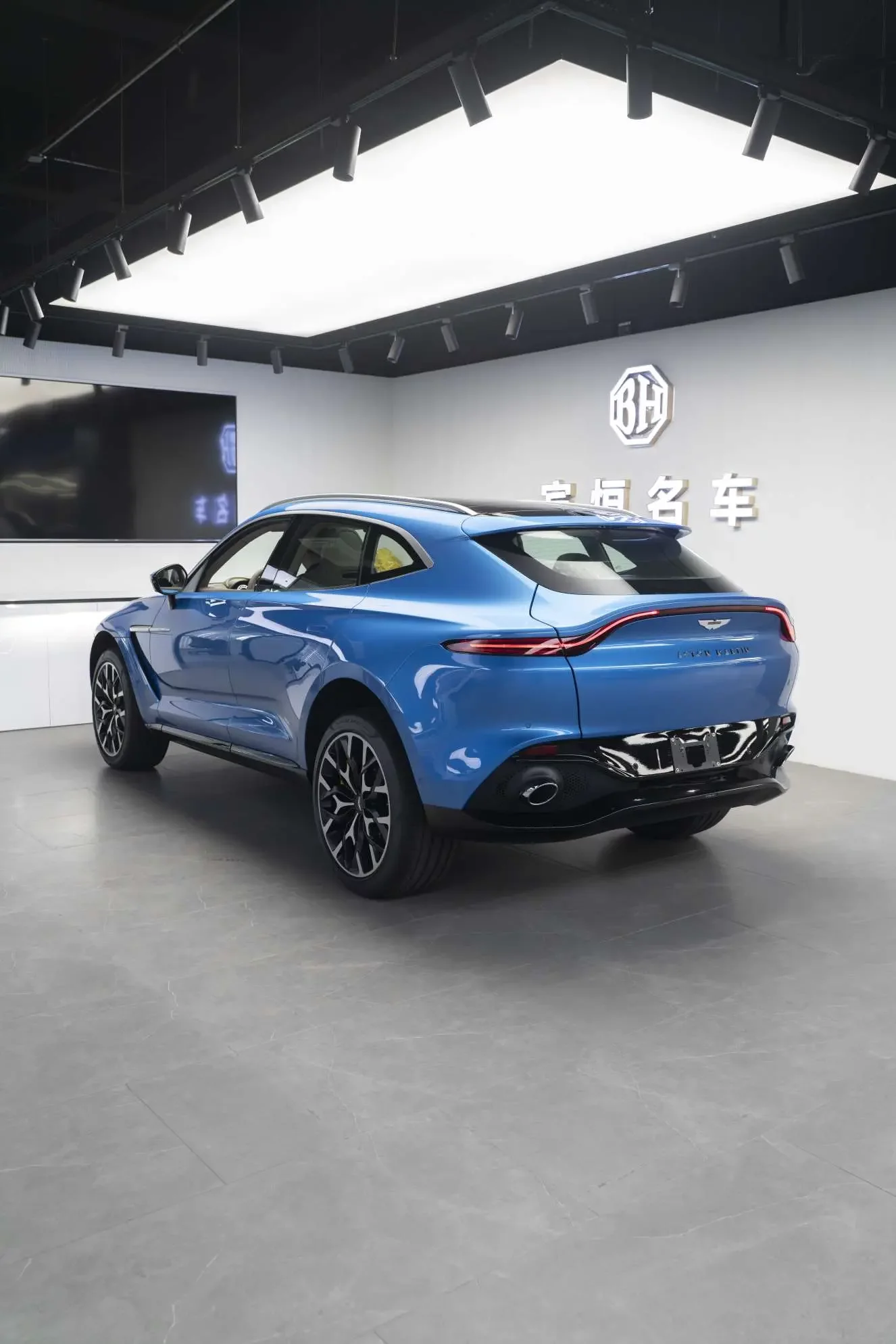 Aston Martin DBX