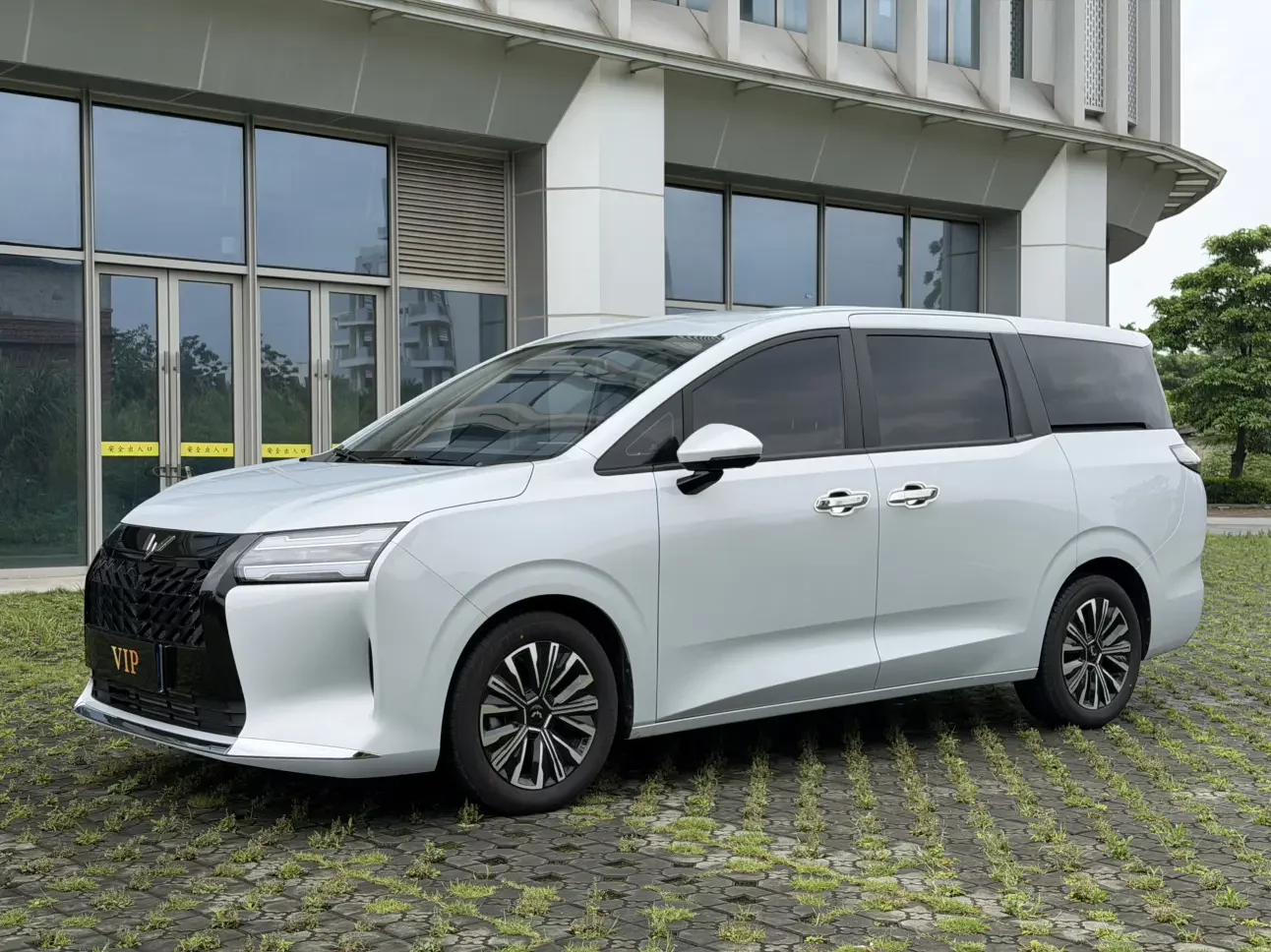 Wuling Starlight 730