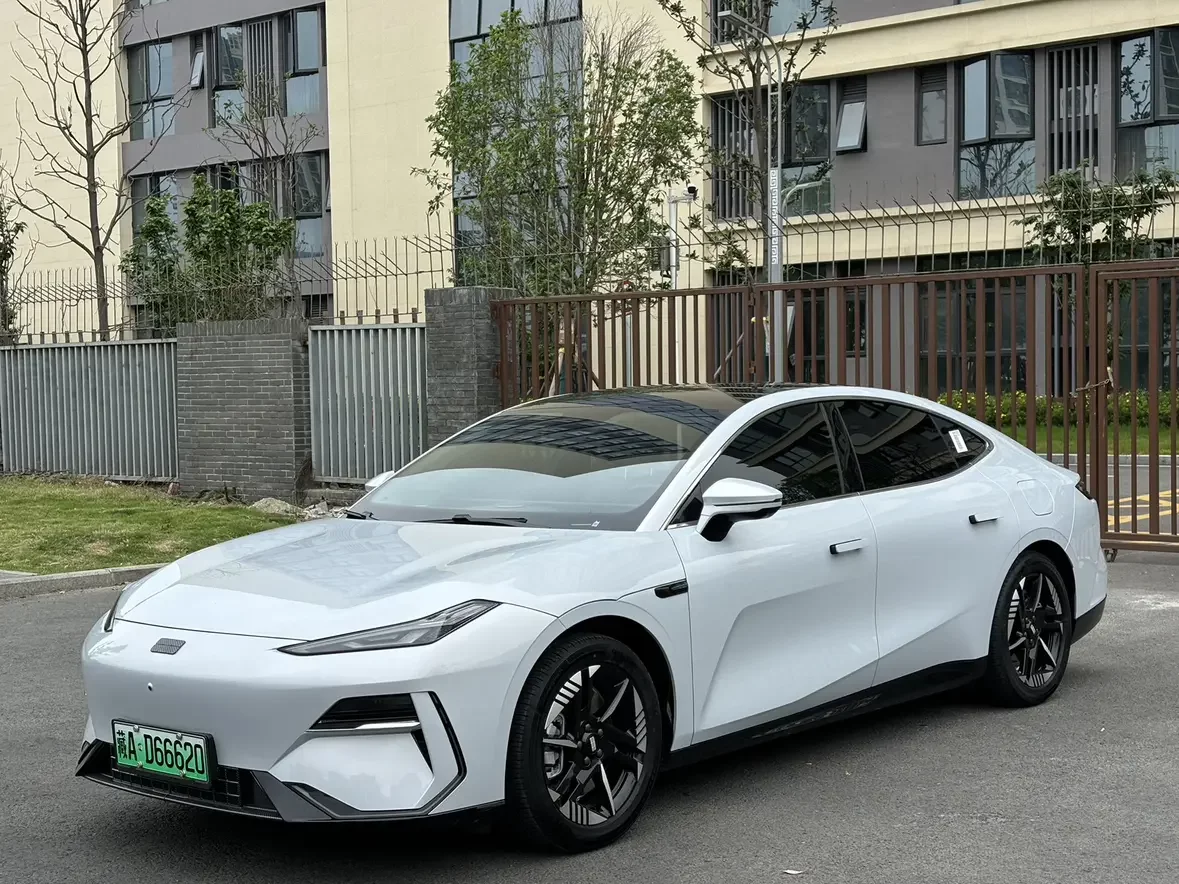 Geely Galaxy E8  из Китая