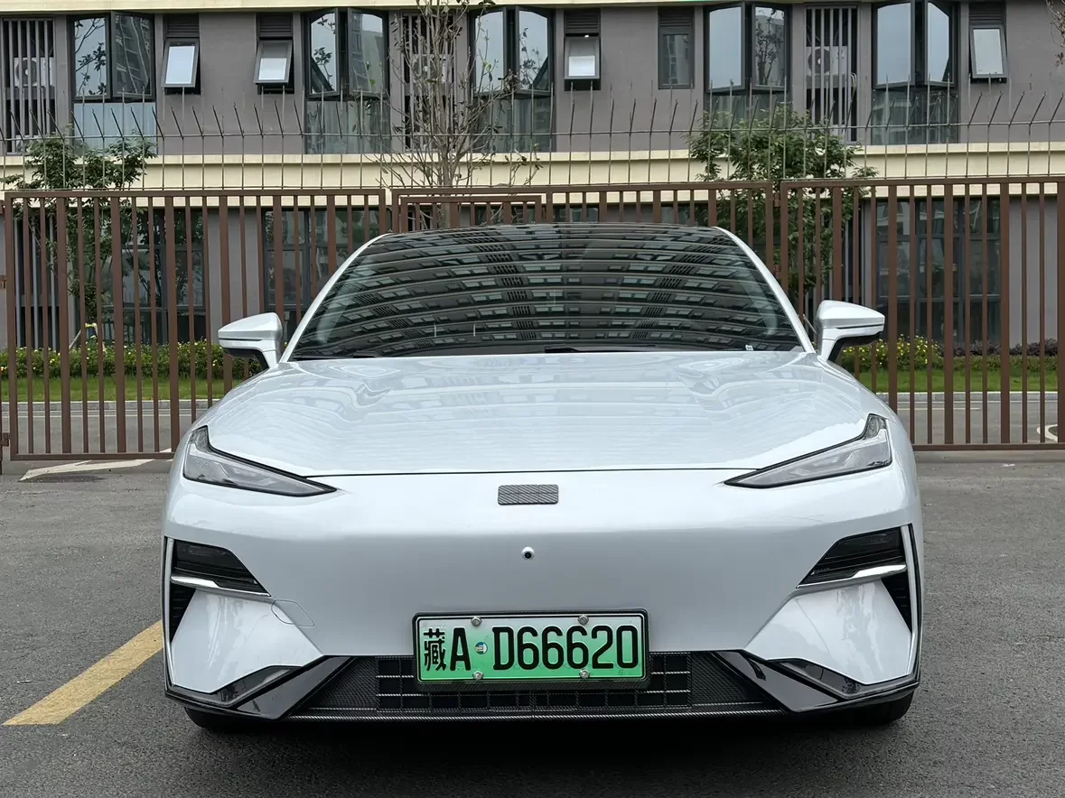 Geely Galaxy E8