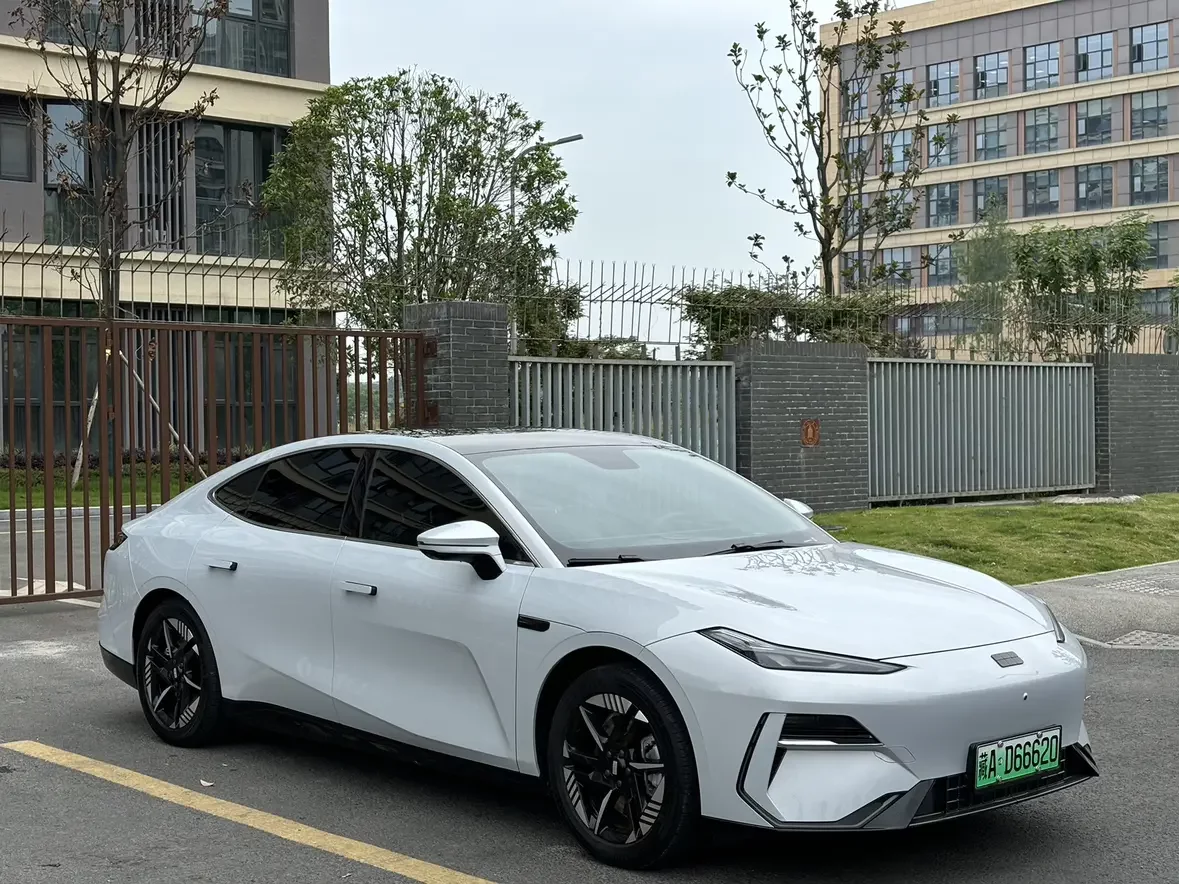 Geely Galaxy E8