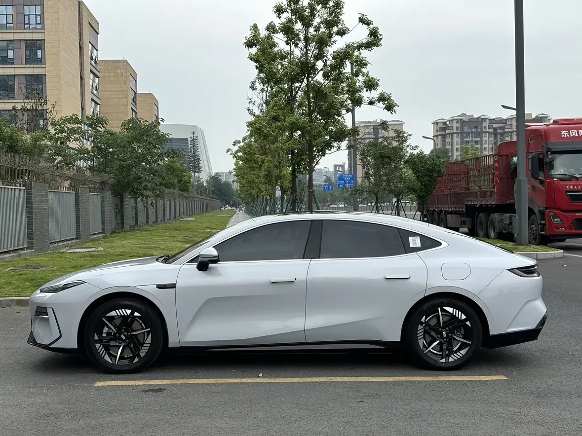Geely Galaxy E8