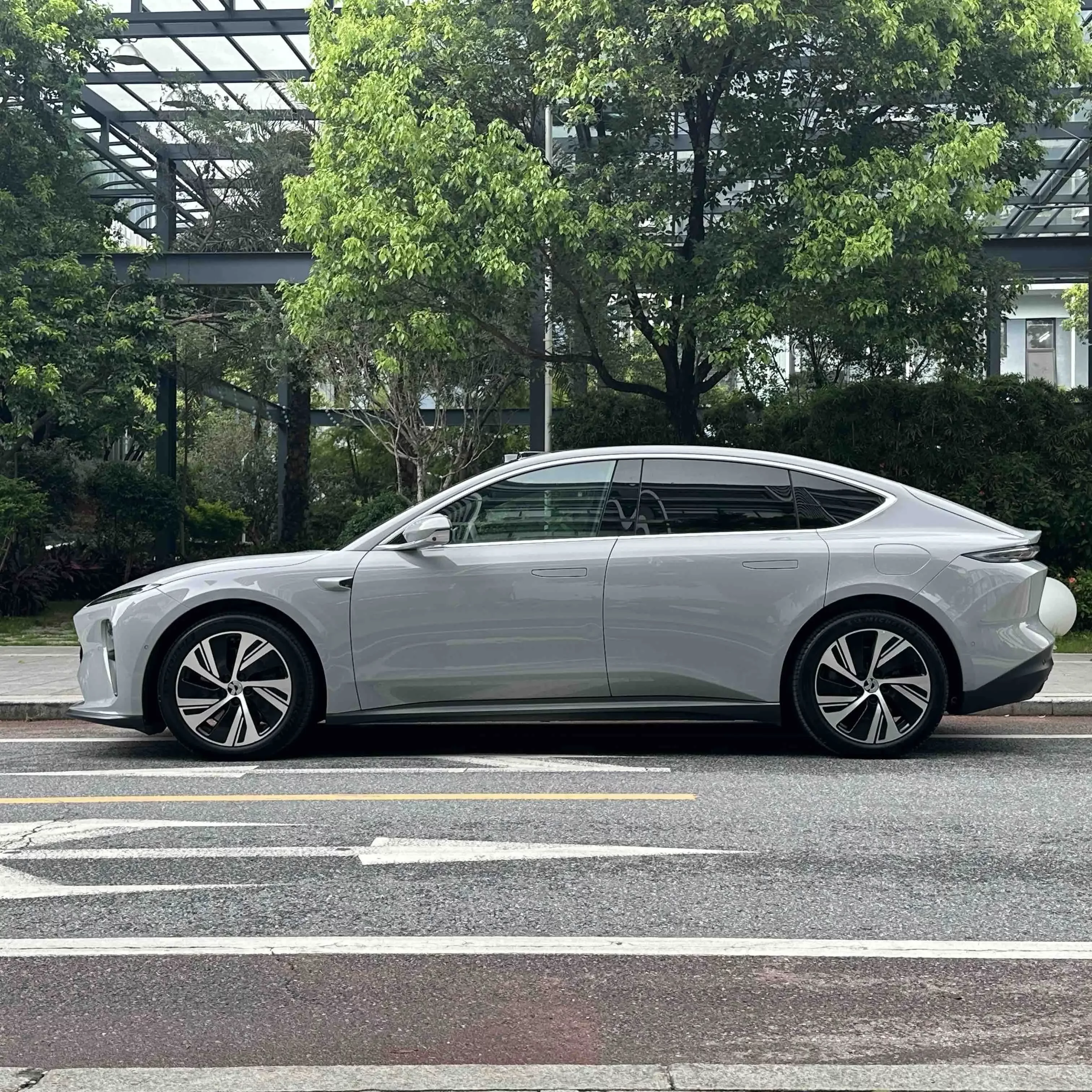 NIO ET5