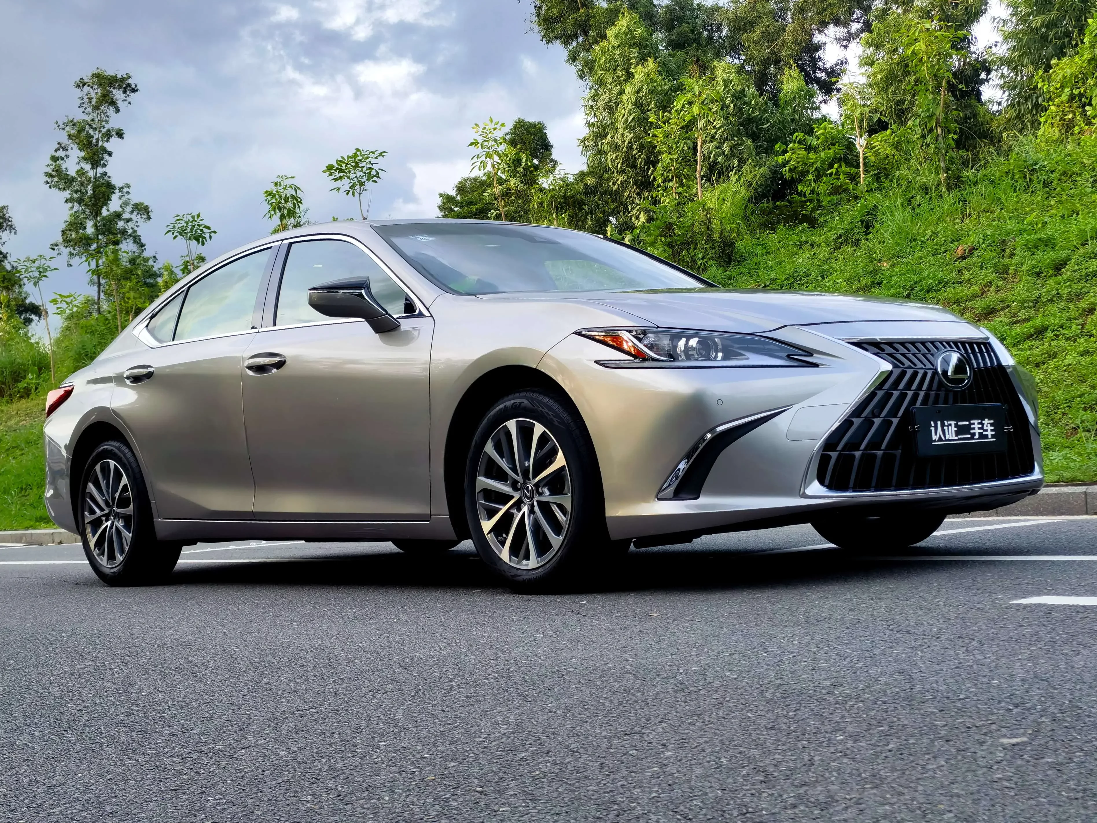 Lexus ES