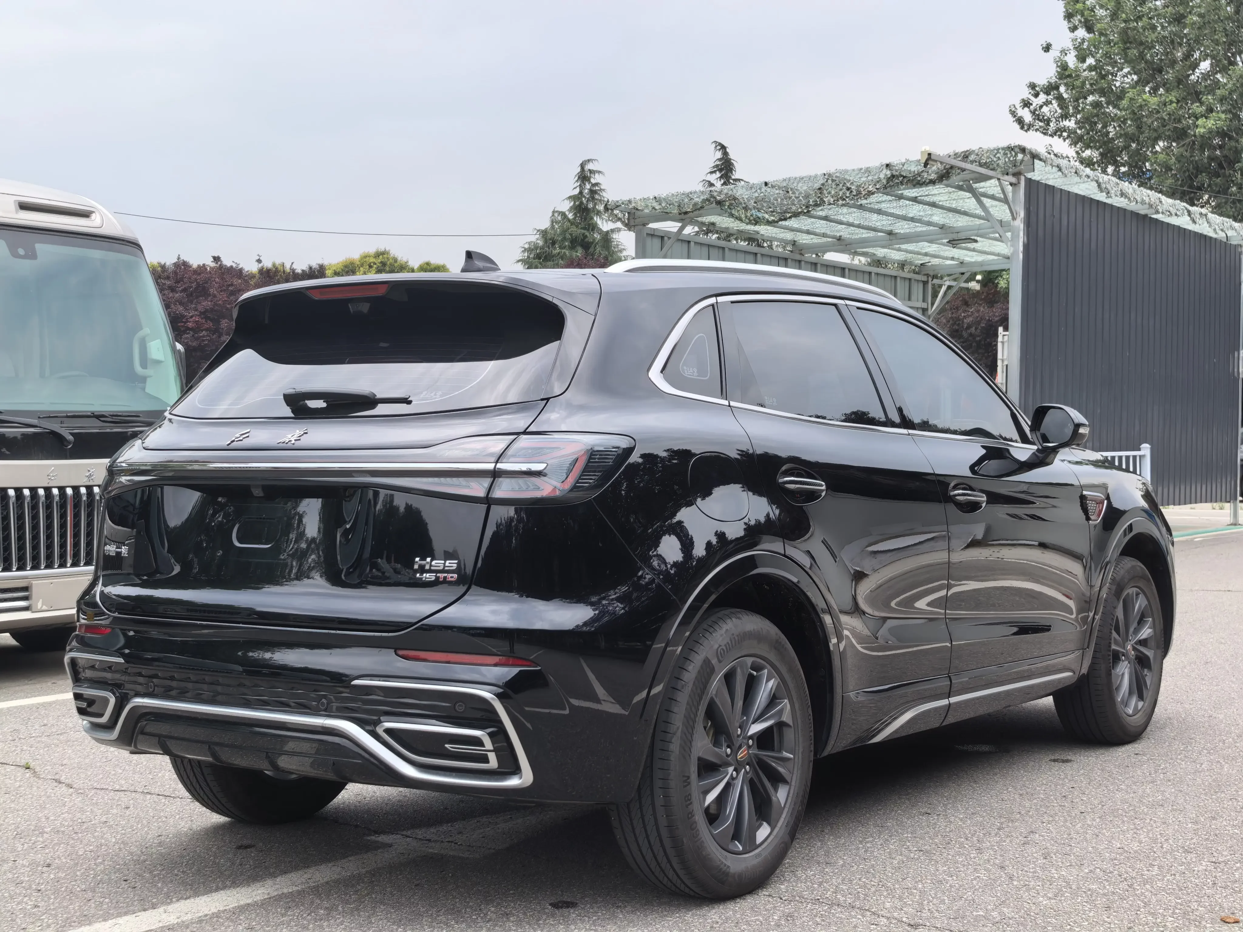 Hongqi HS5