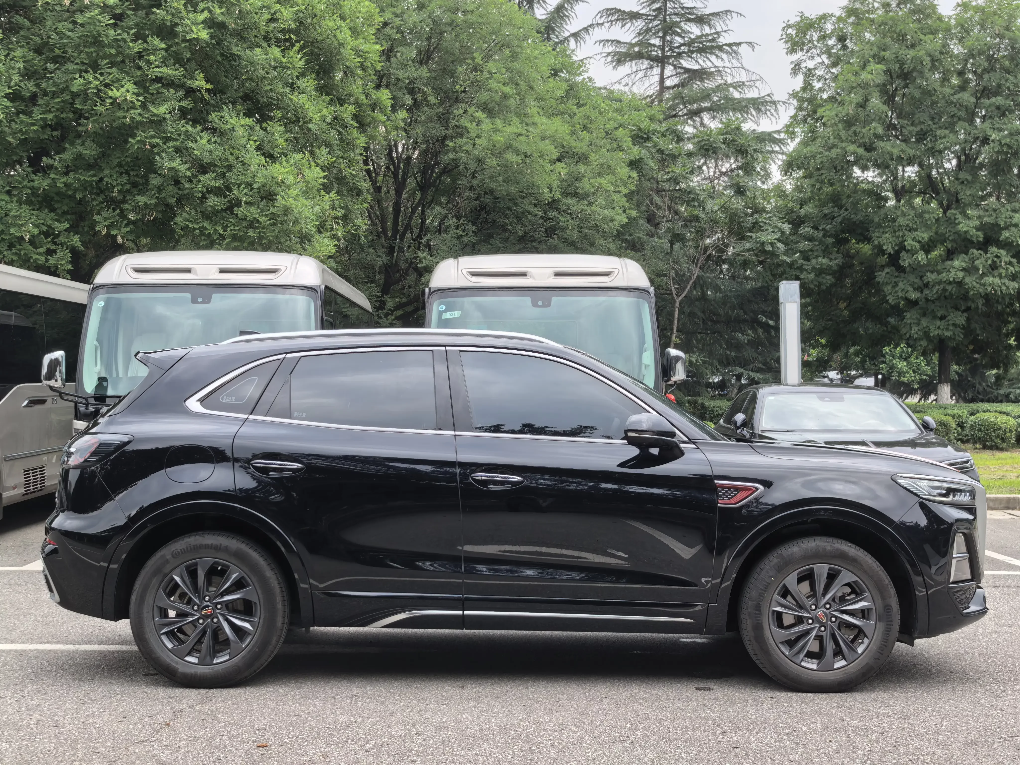 Hongqi HS5