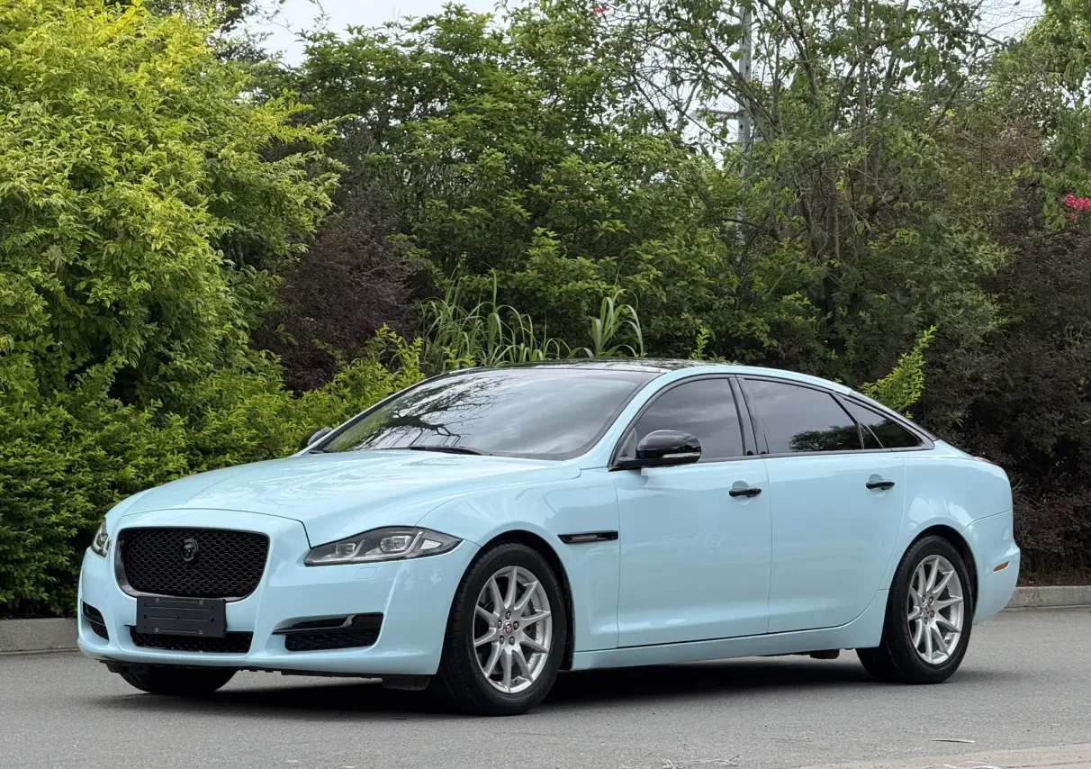 Jaguar XJ  из Китая