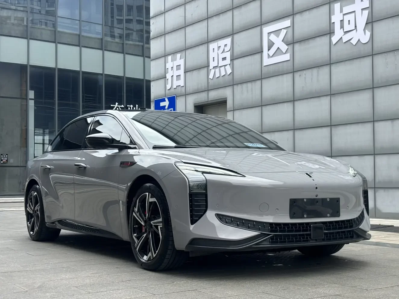 Hongqi EH7