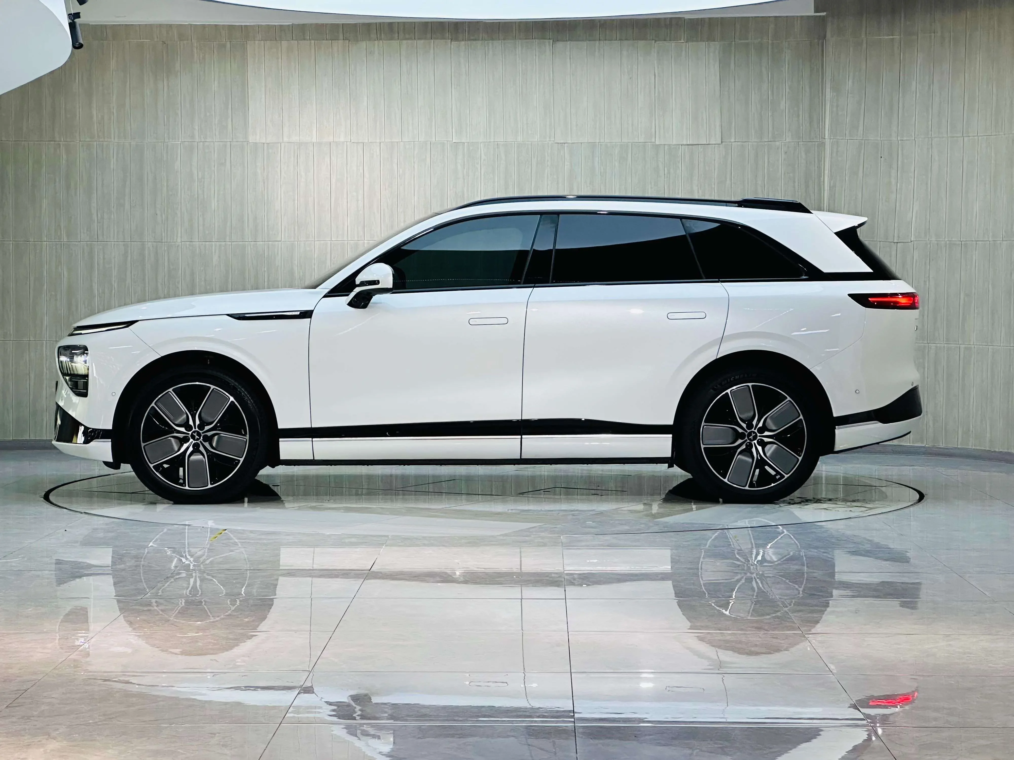 Xpeng G9