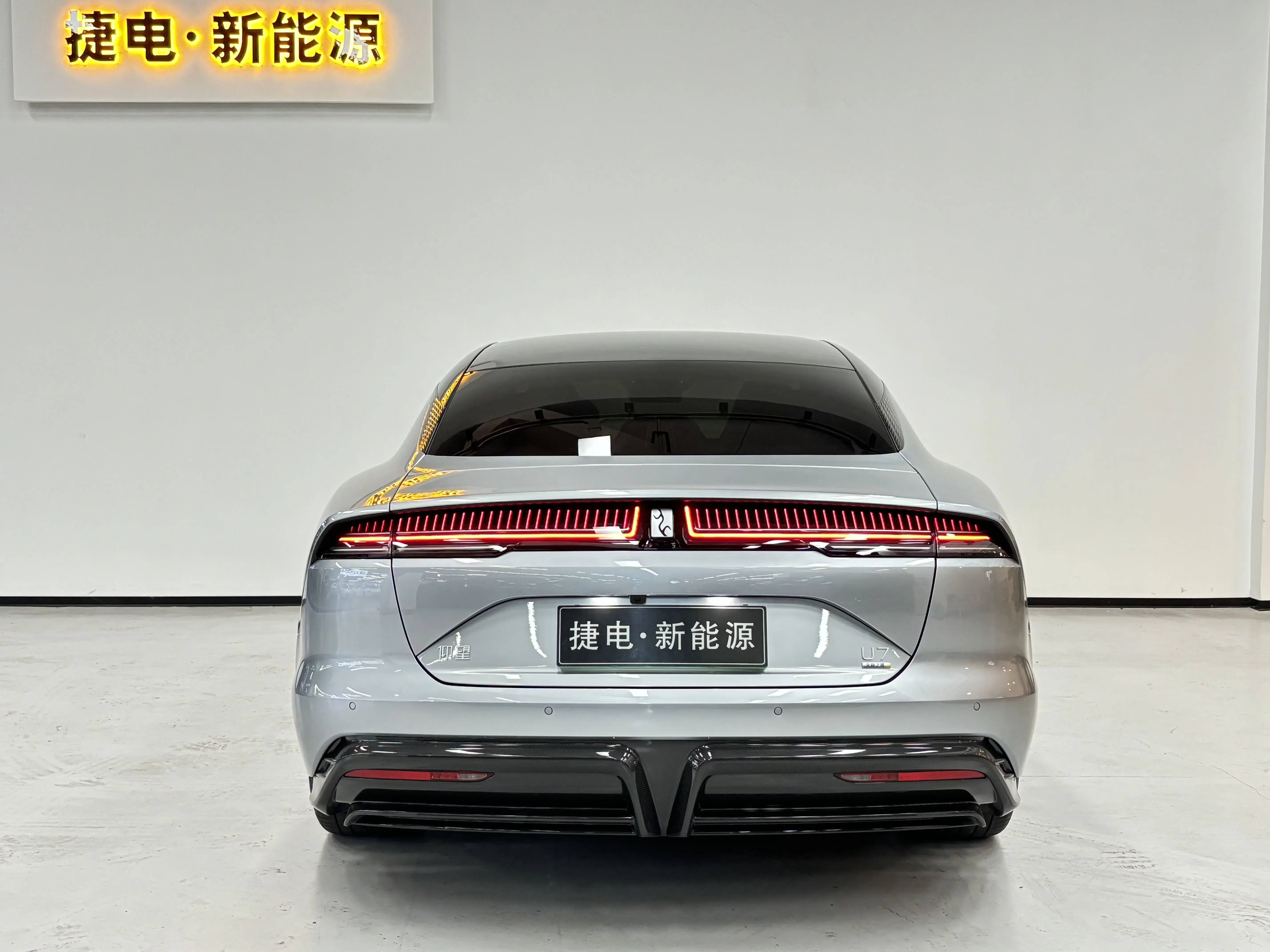 BYD Looking up at the U7 EV