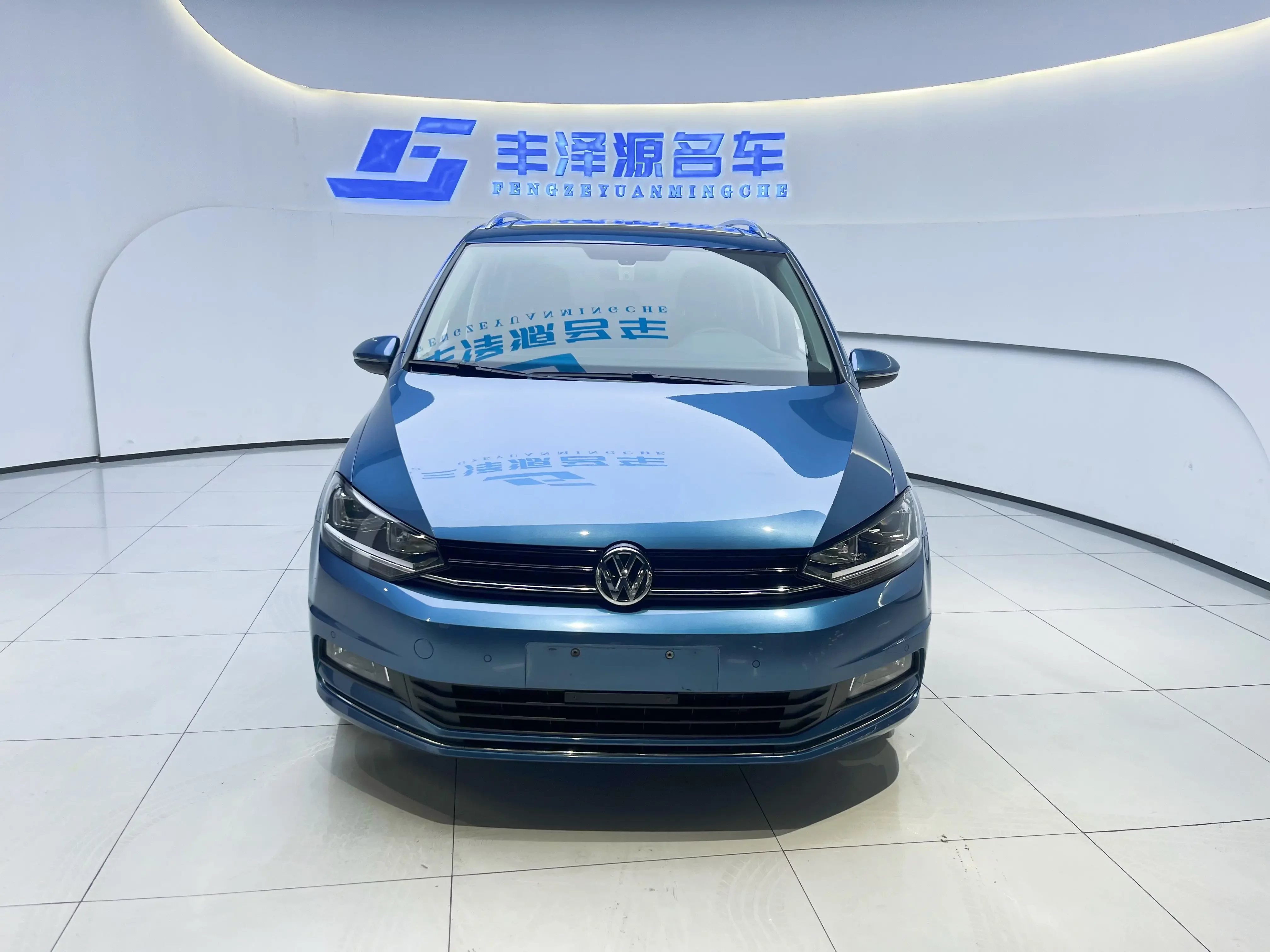 Volkswagen Touran L  из Китая