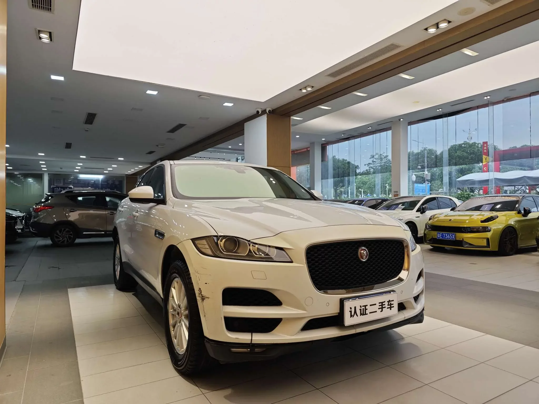 Jaguar F-PACE