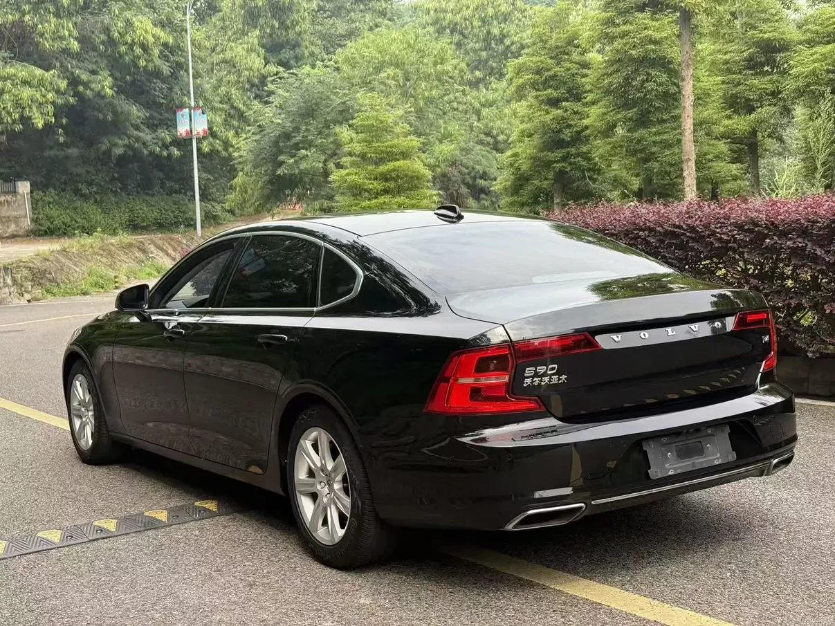 Volvo S90