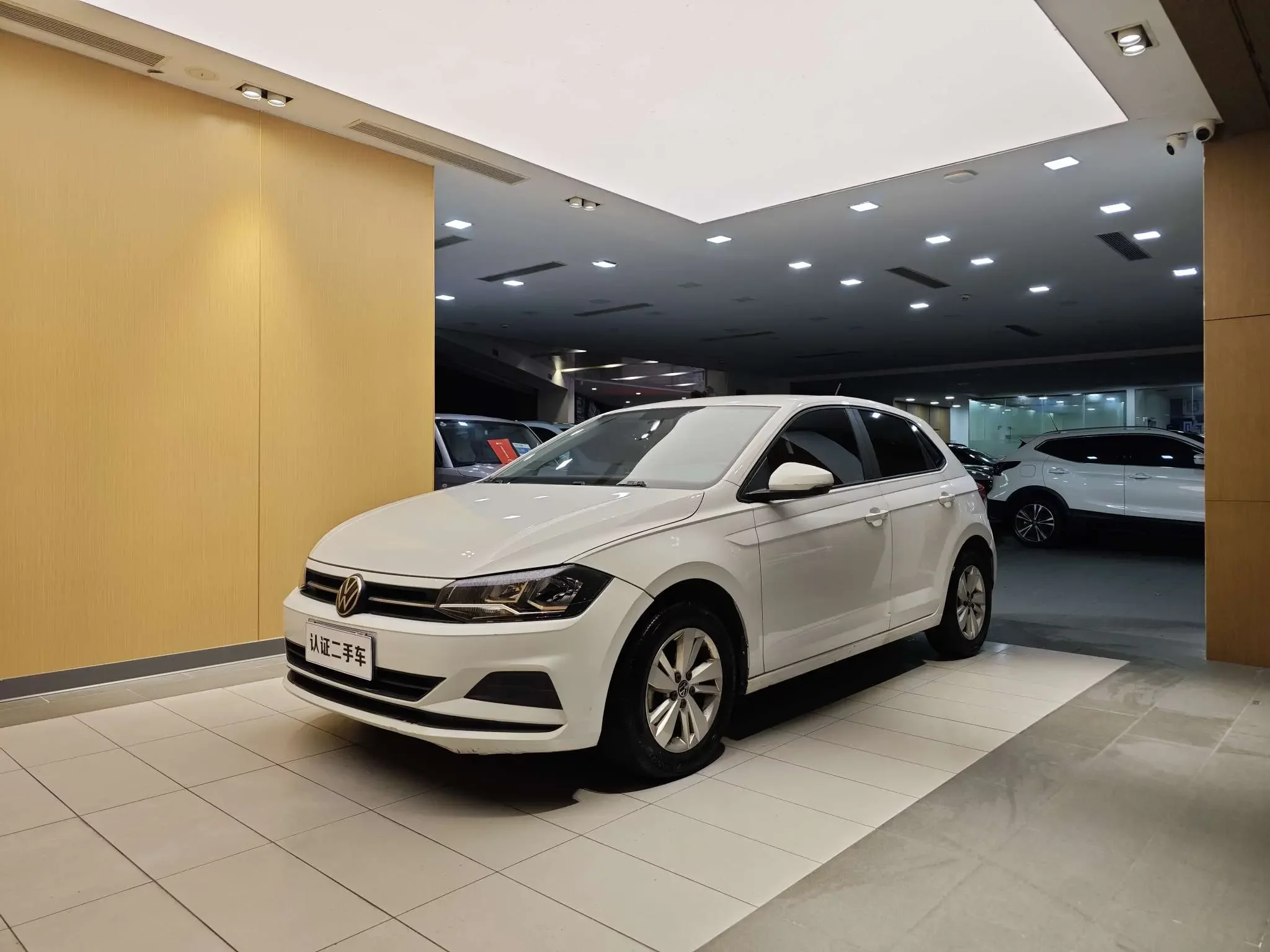 VOLKSWAGEN POLO