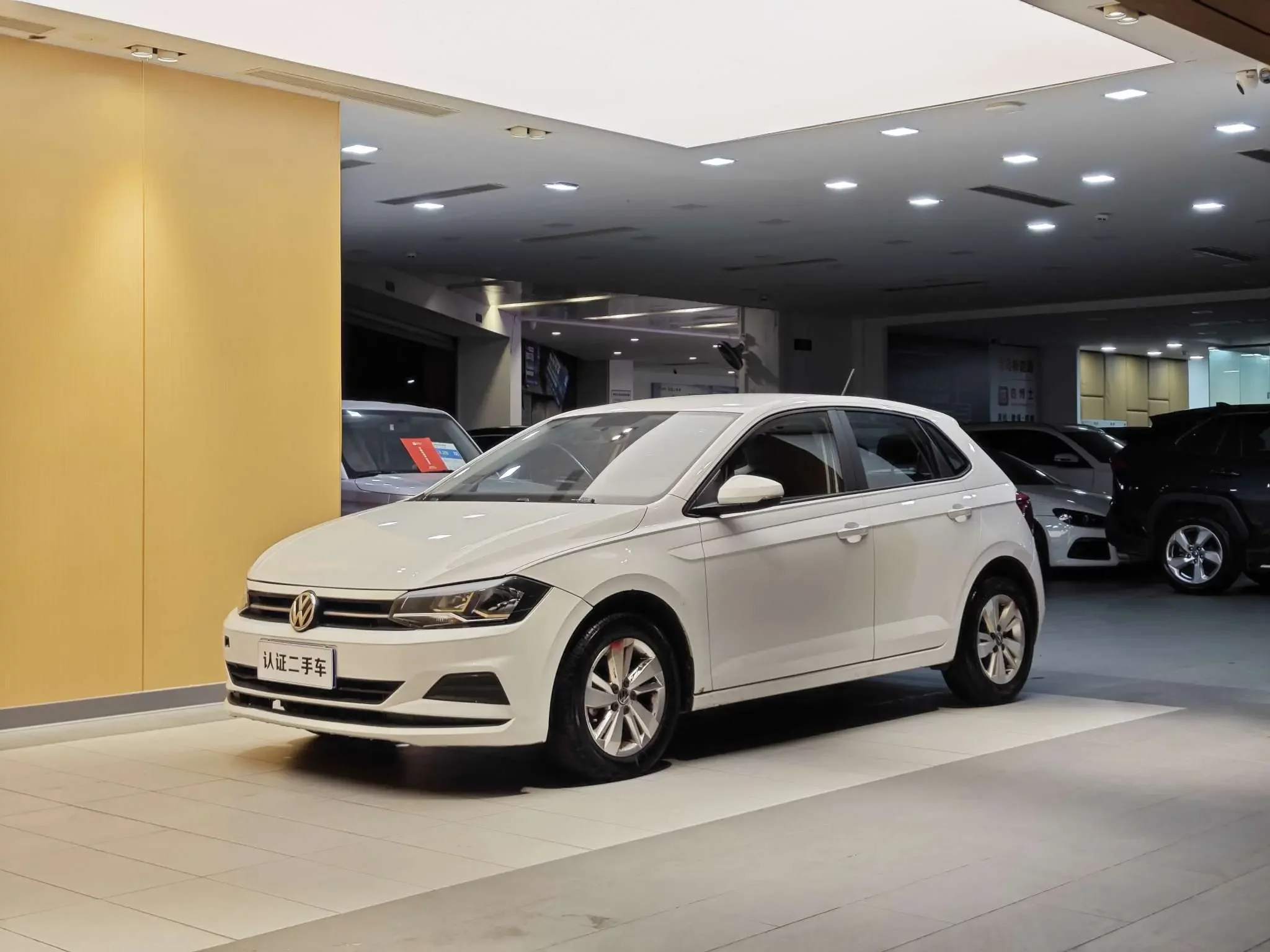 VOLKSWAGEN POLO