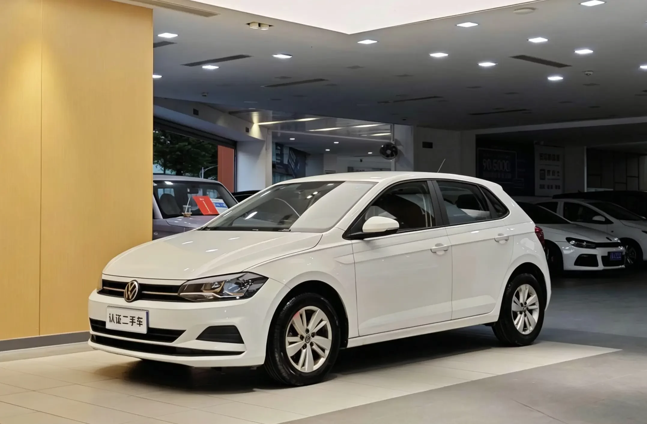 VOLKSWAGEN POLO