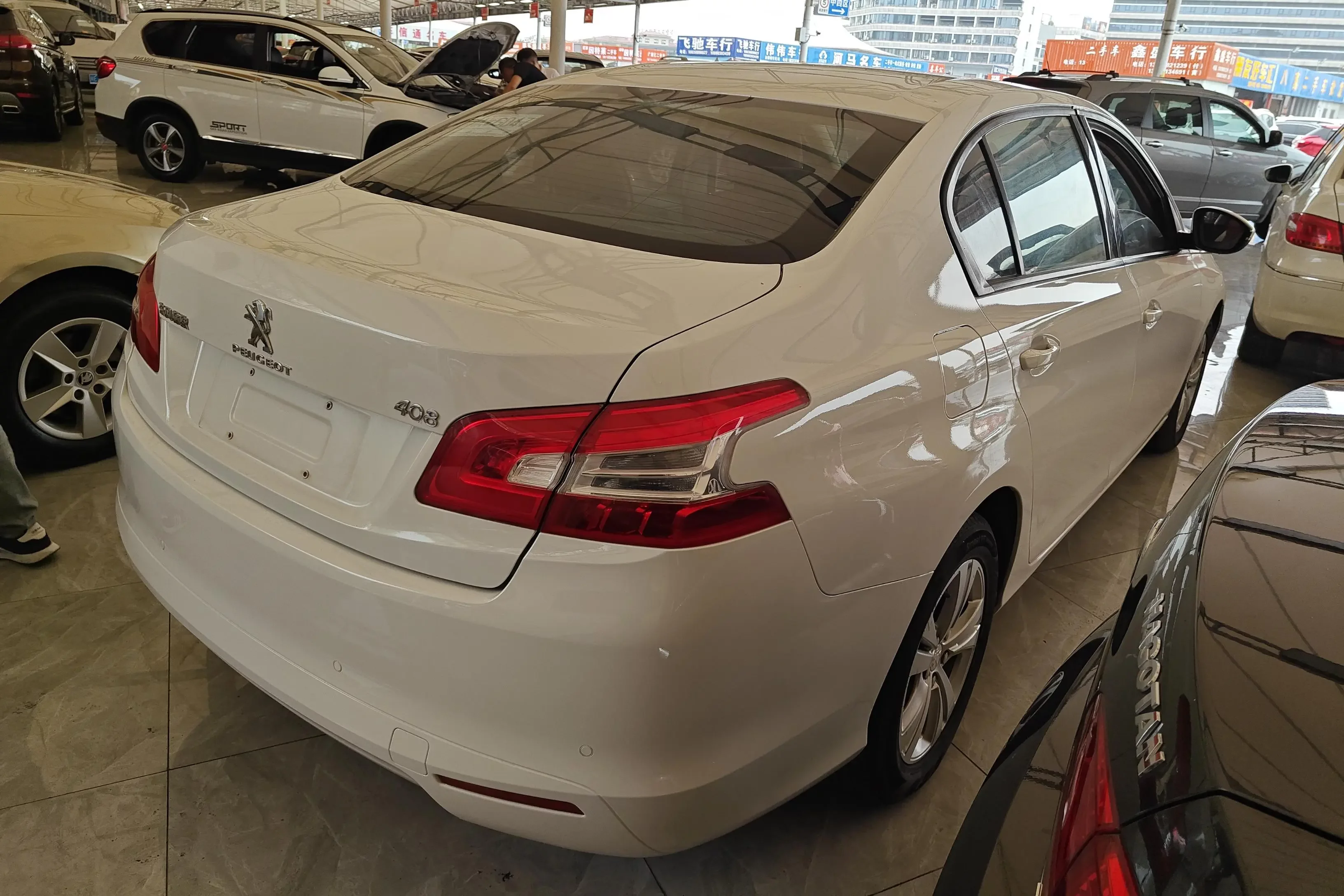Peugeot 408