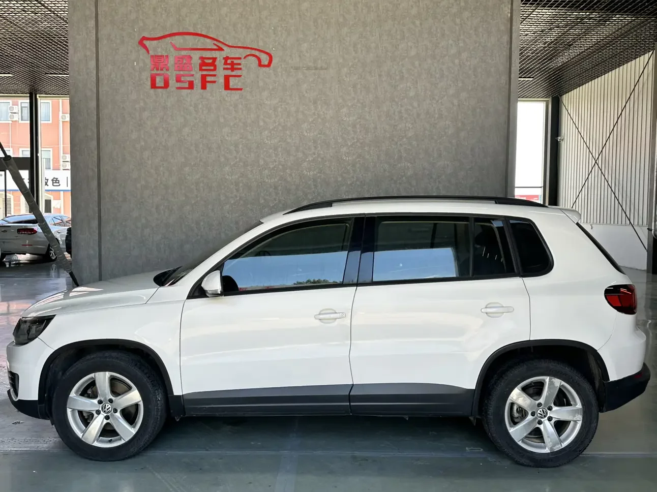 Volkswagen Tiguan (Tharu)
