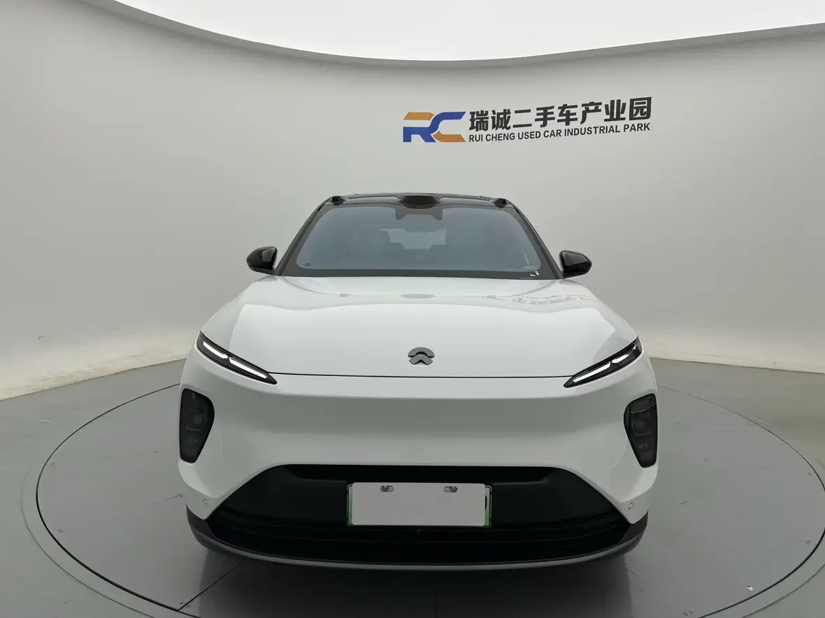 NIO ES8