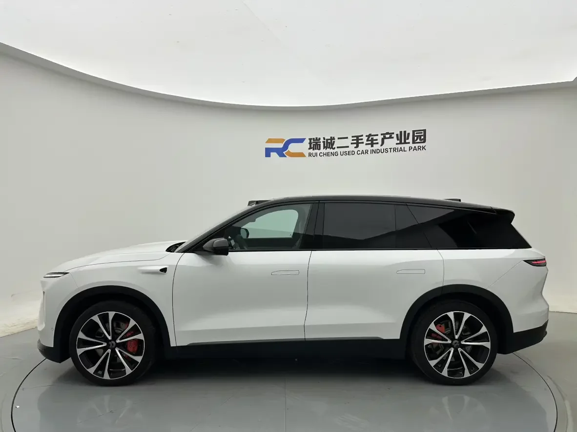 NIO ES8