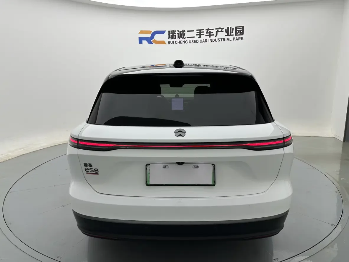 NIO ES8