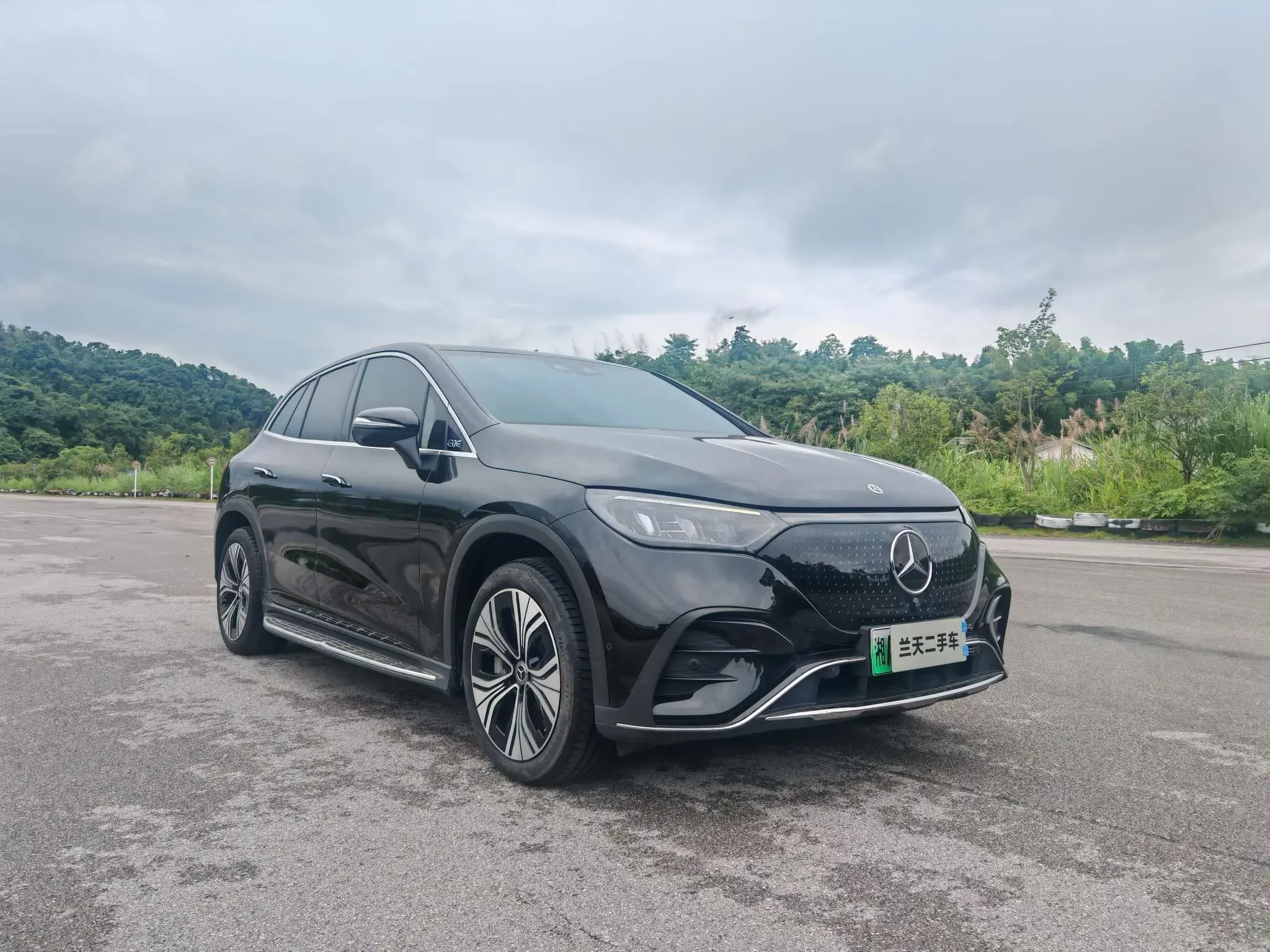 Mercedes-Benz EQE SUV